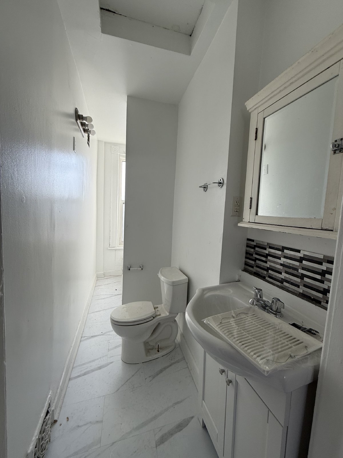 381 Bronson - Unit 3 property image