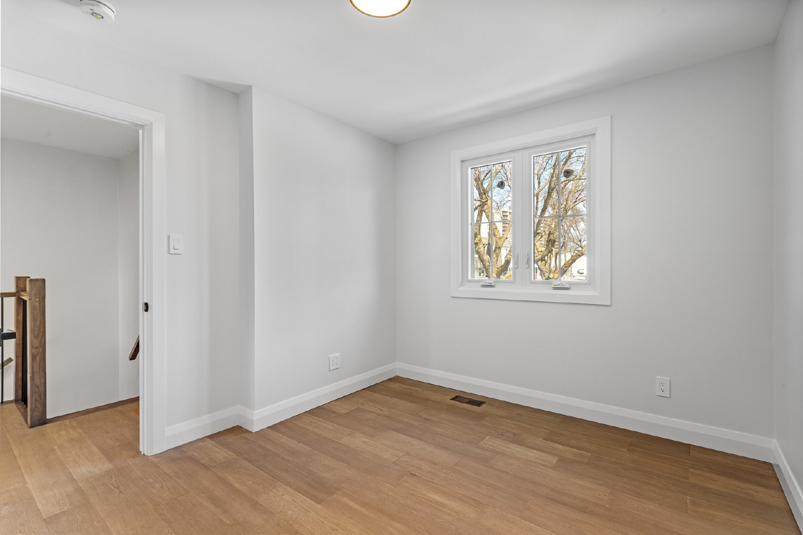 660 Hochelaga Street - 26 property image