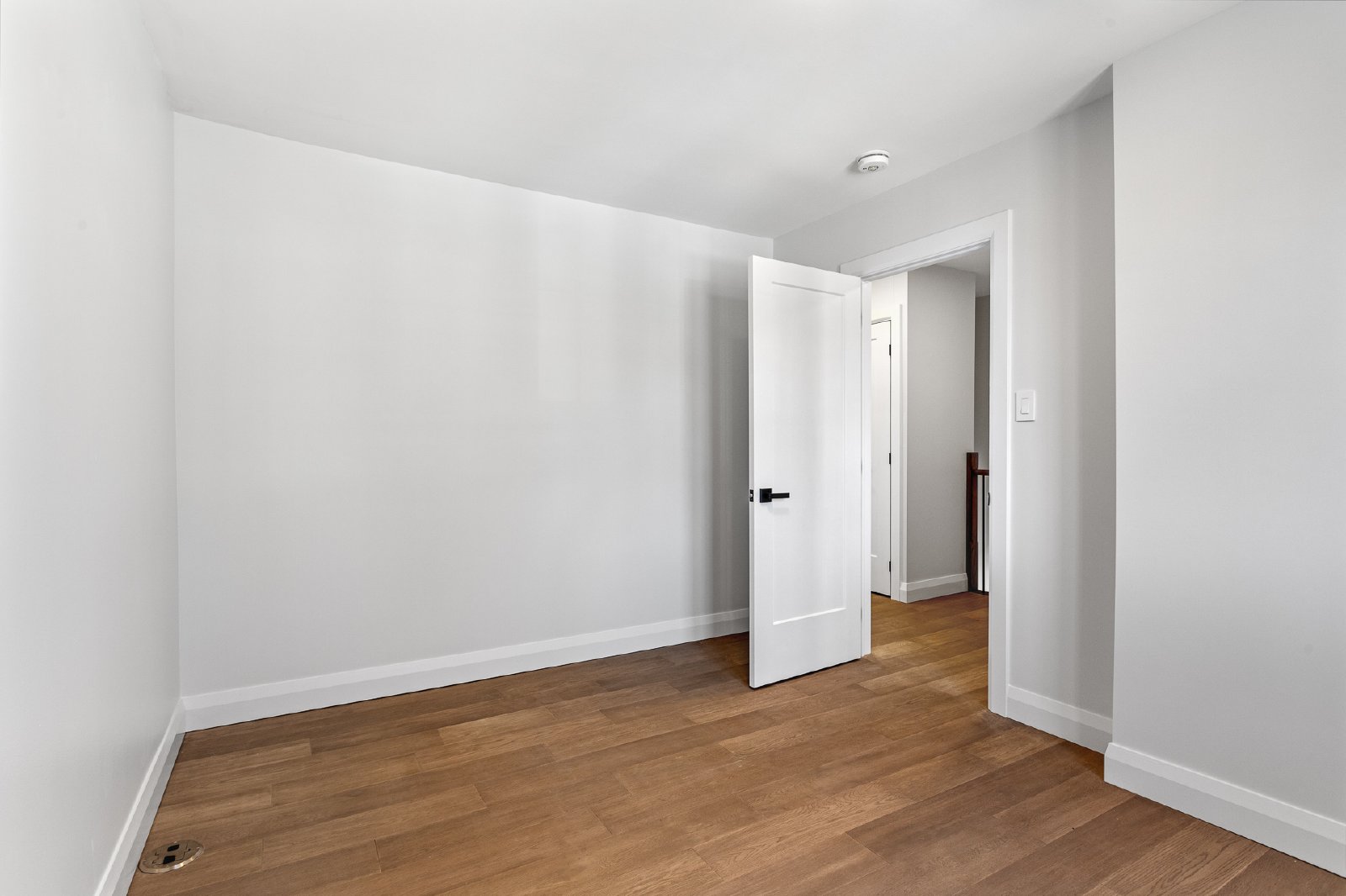 660 Hochelaga Street - 26 property image