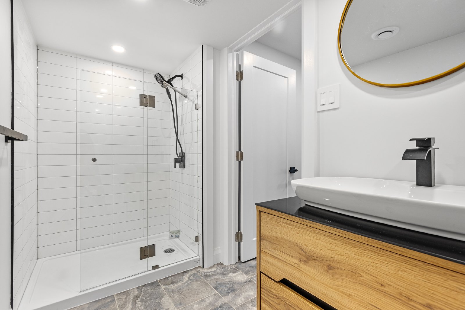 660 Hochelaga Street - 26 property image