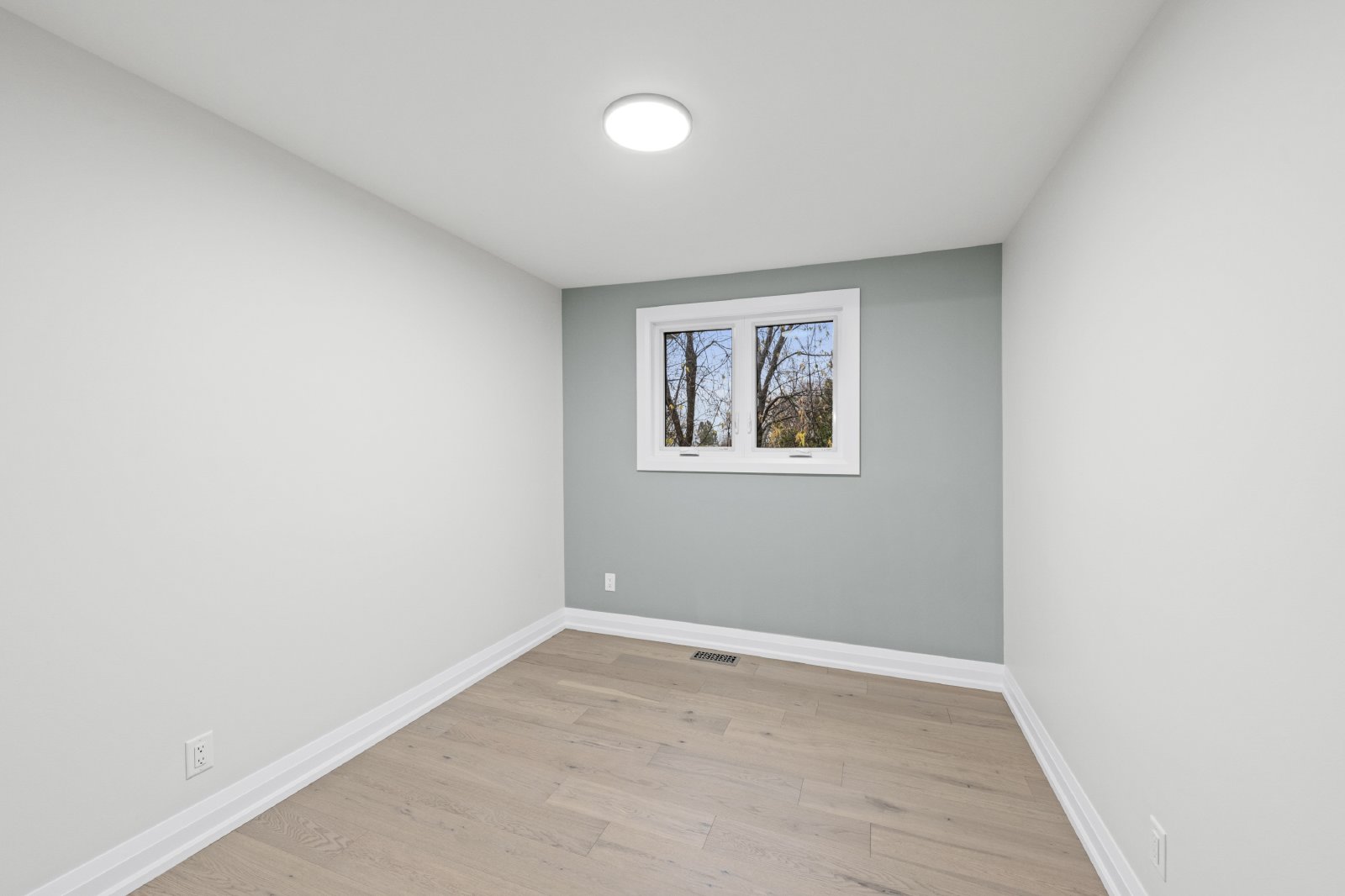 660 Hochelaga Street - 28 property image