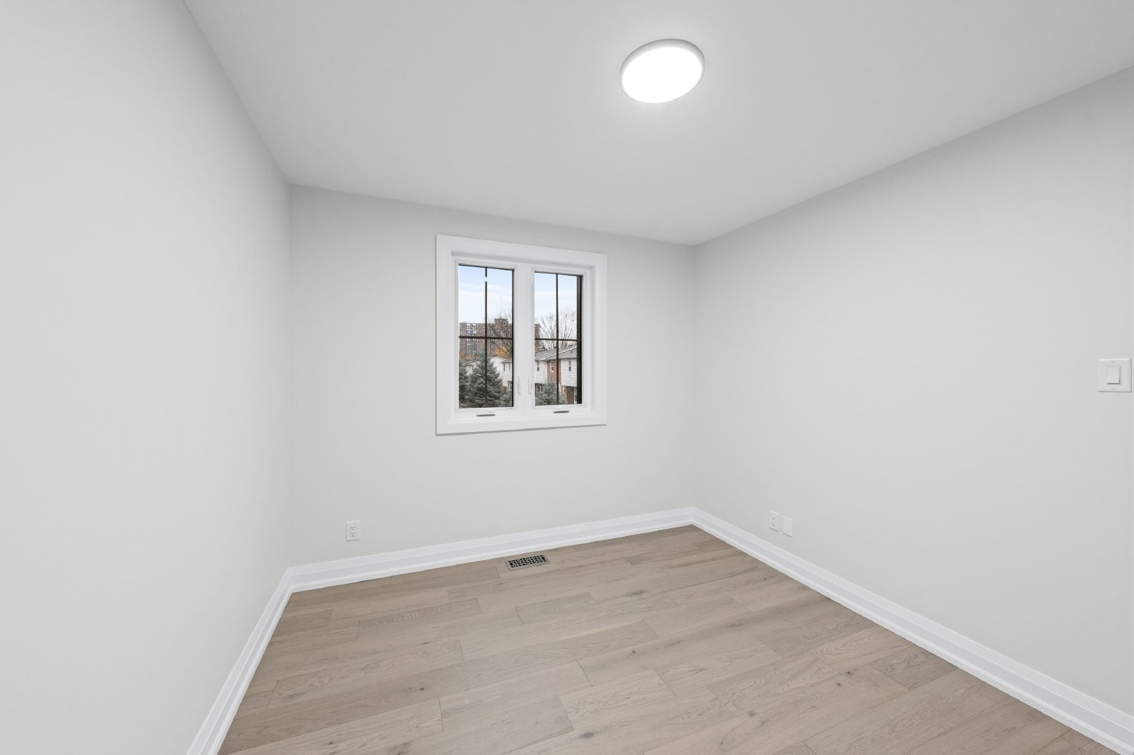 660 Hochelaga Street - 28 property image