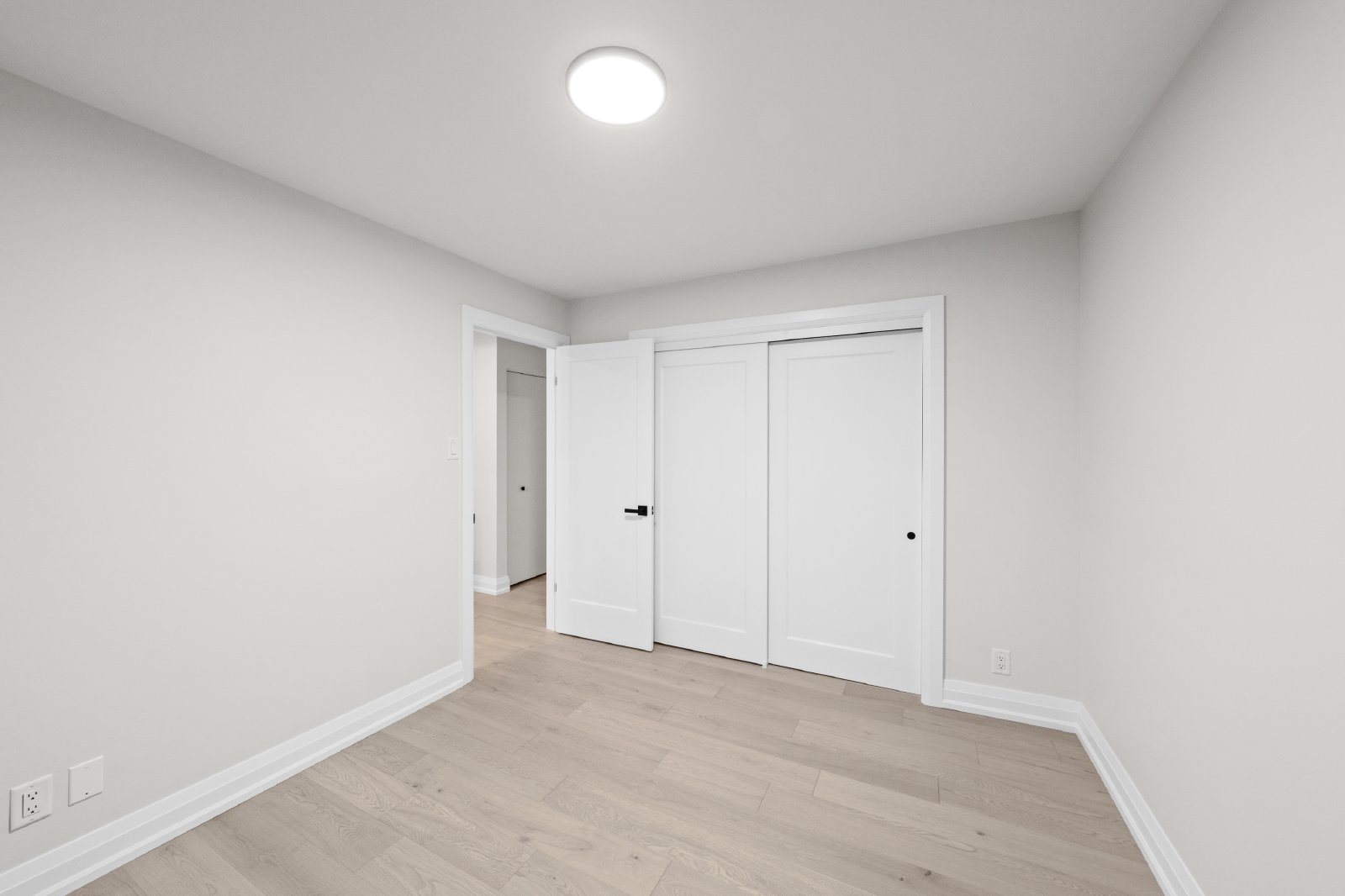 660 Hochelaga Street - 28 property image