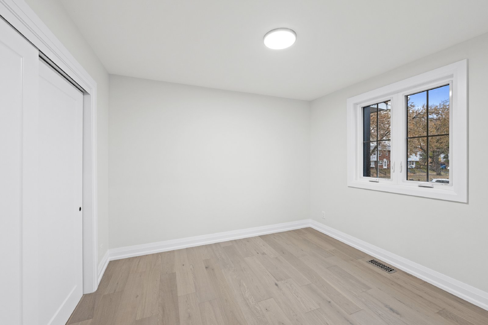 660 Hochelaga Street - 28 property image