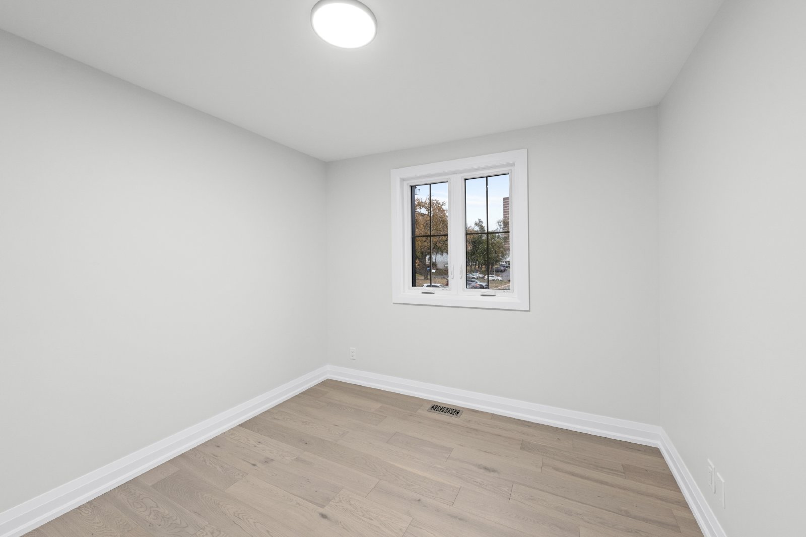 660 Hochelaga Street - 28 property image