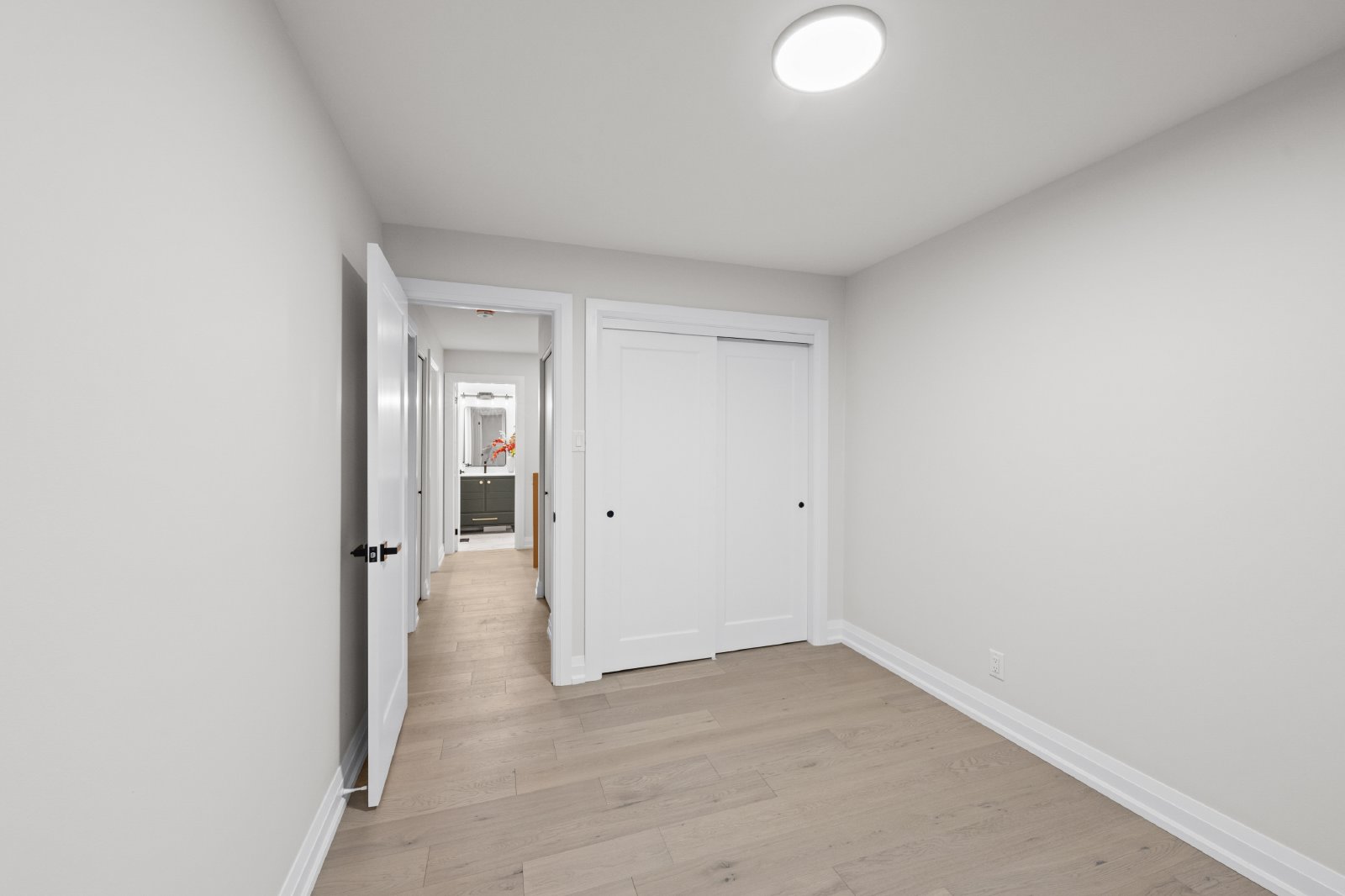 660 Hochelaga Street - 28 property image