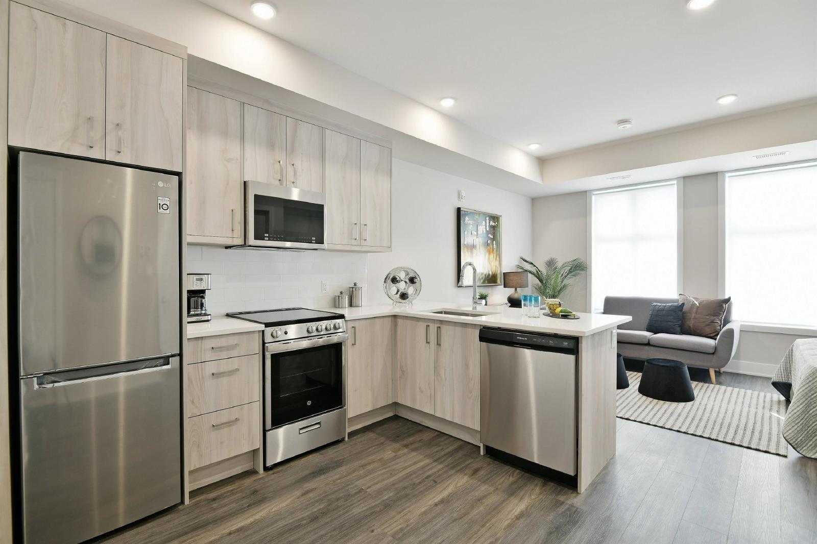 16 Champagne Avenue South - 202 property image