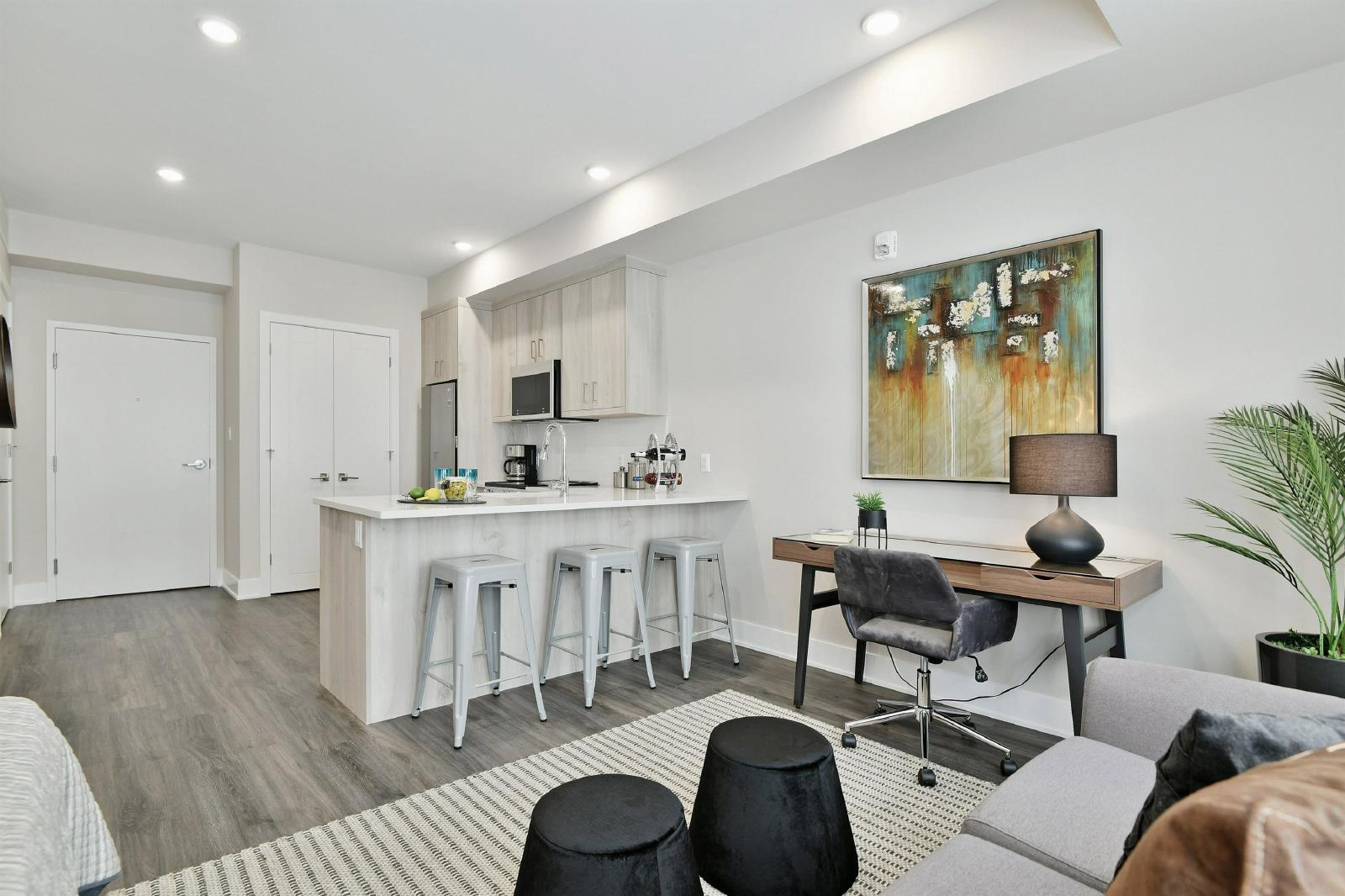 16 Champagne Avenue South - 202 property image