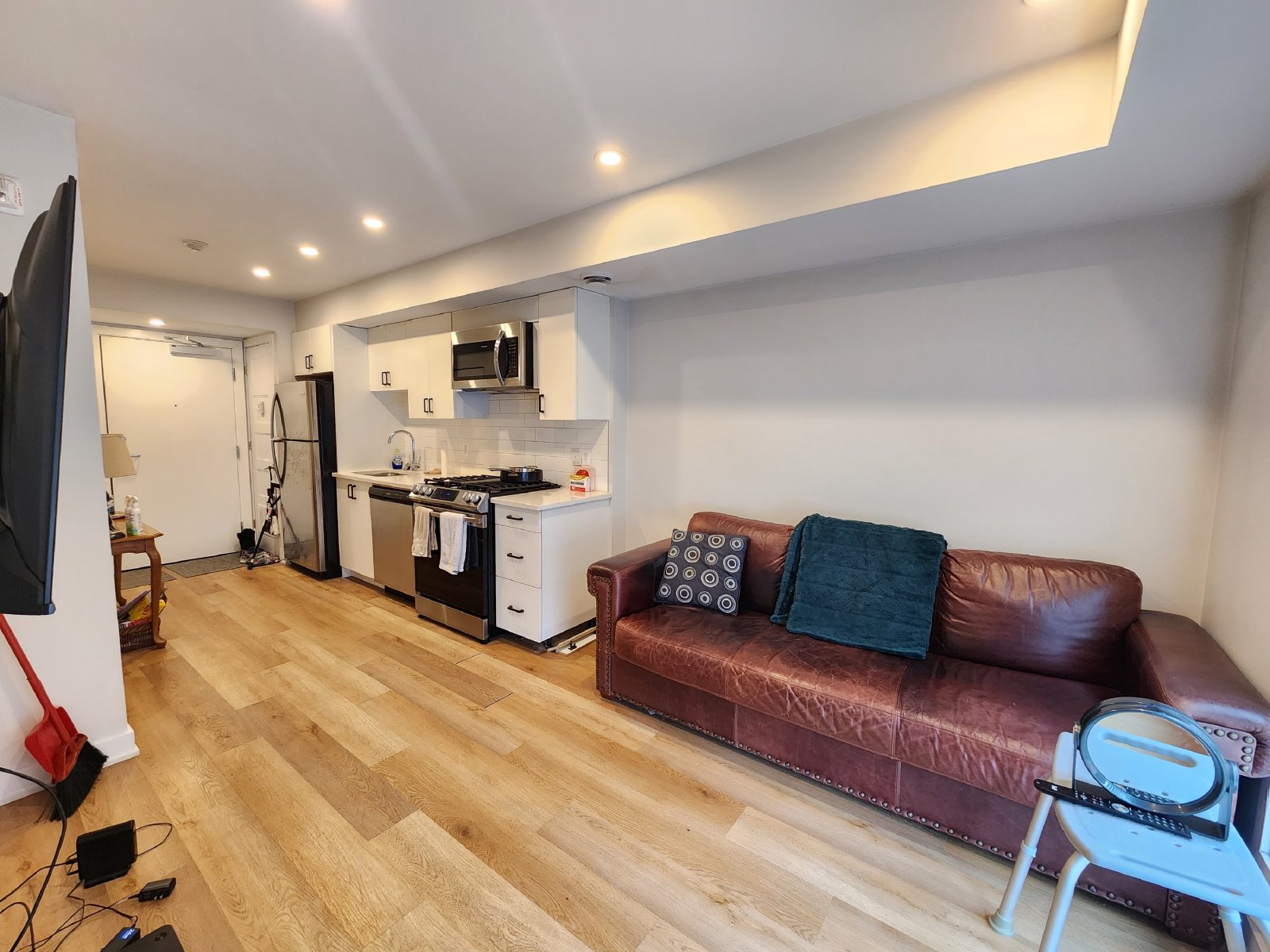 689 Churchill Avenue North - 102 property image