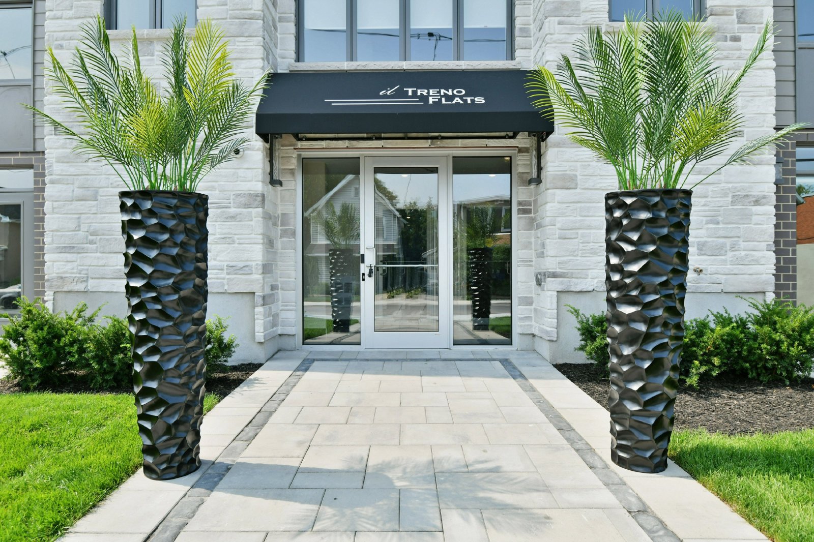 16 Champagne Avenue South - 202 property image