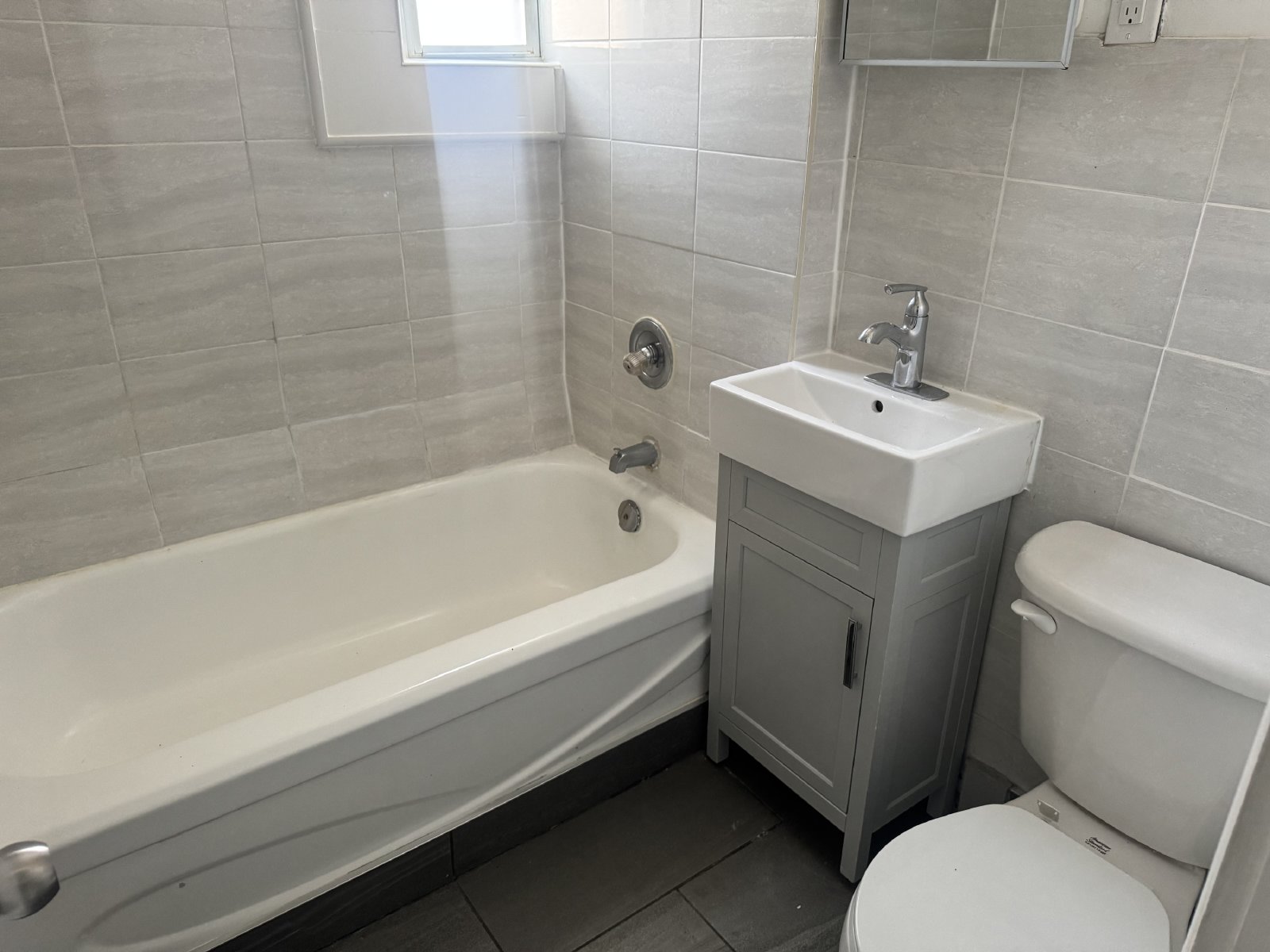 883 Somerset Street West - 6 property image