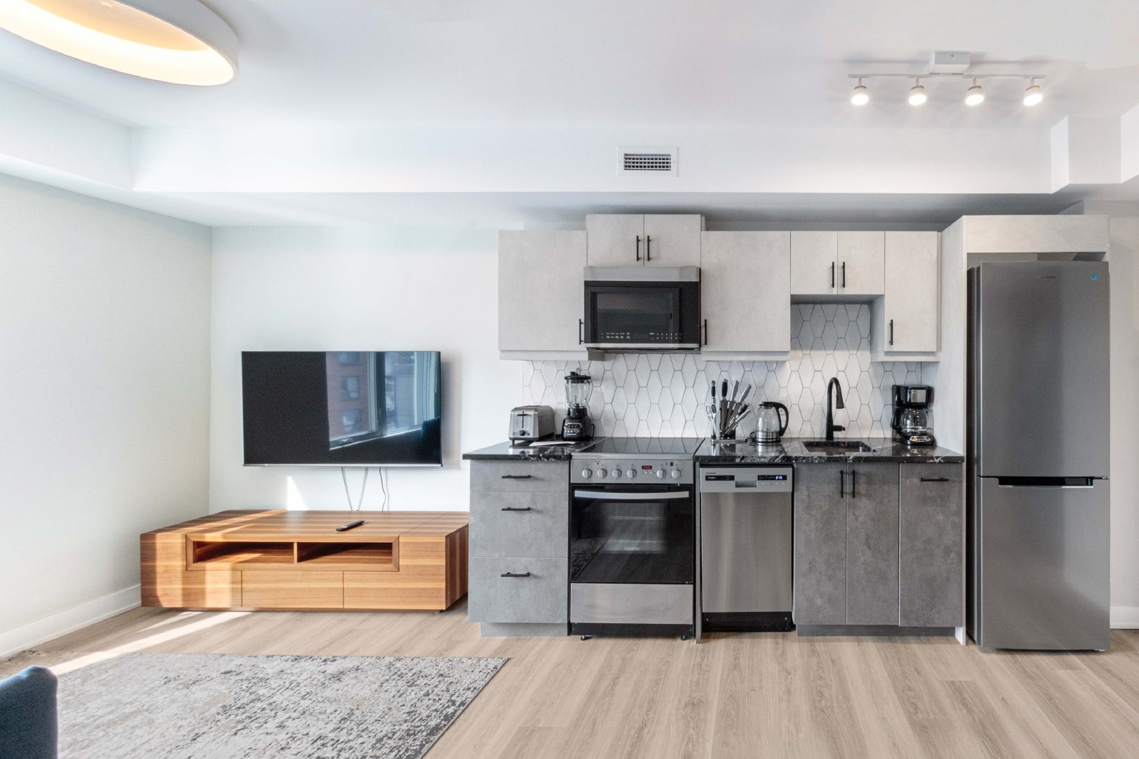 92 Hinton Avenue North - 516 property image