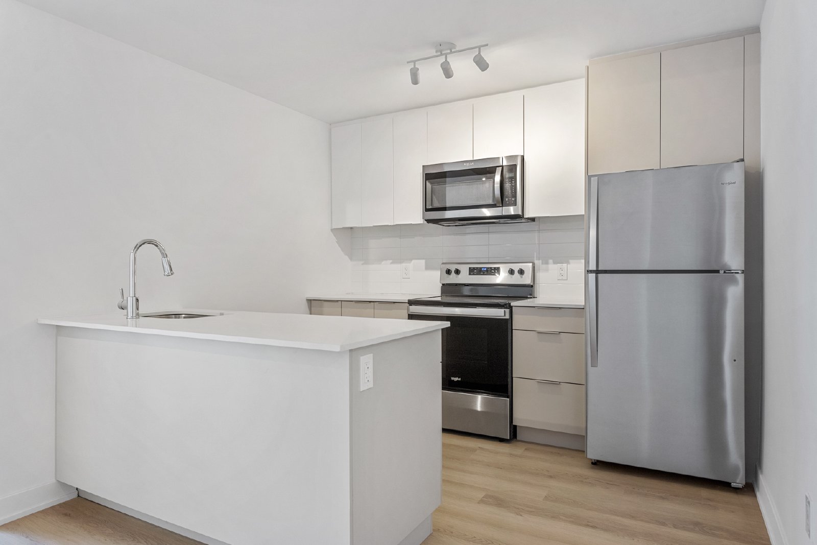 1354 Carling Avenue - 811 property image