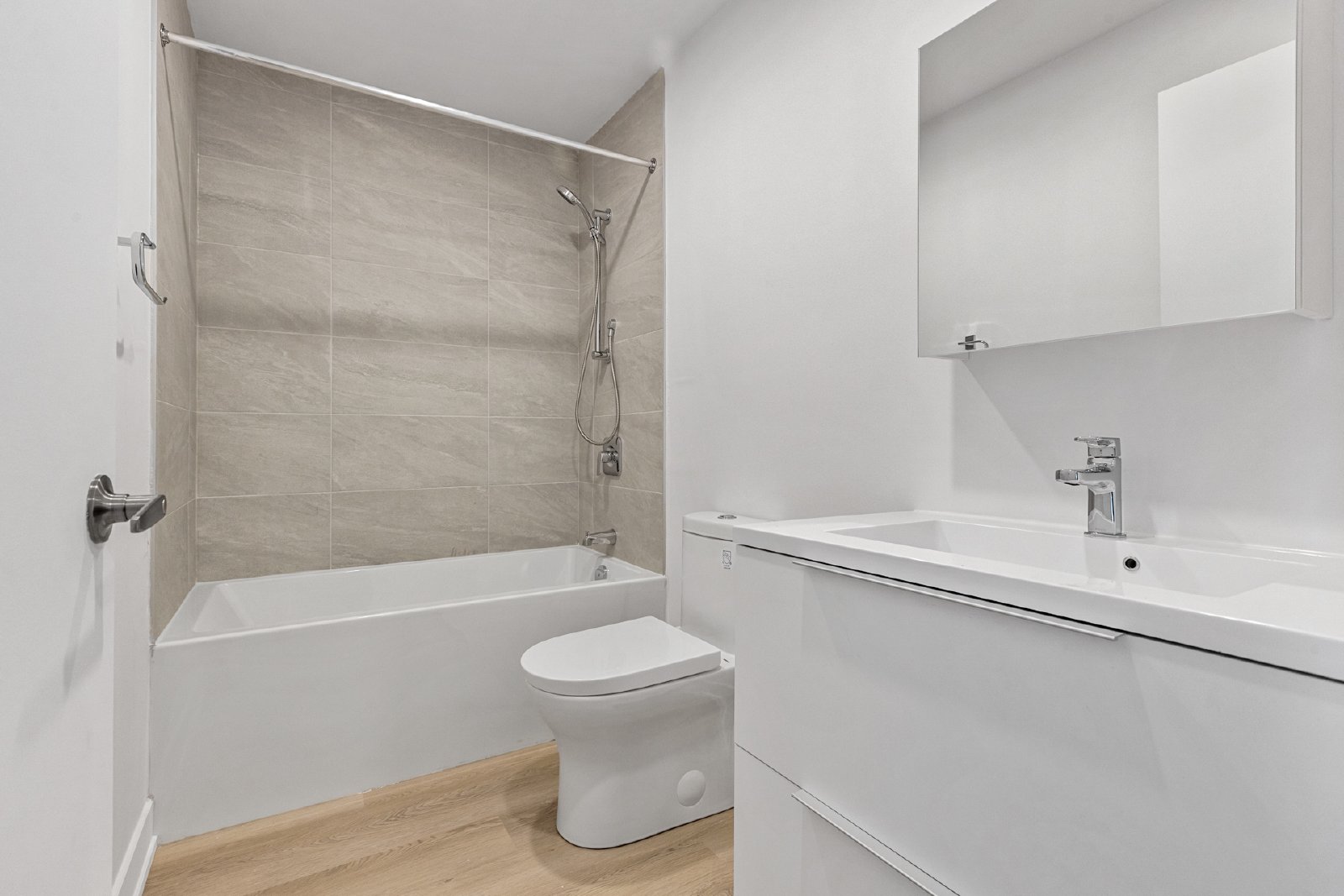1354 Carling Avenue - 811 property image