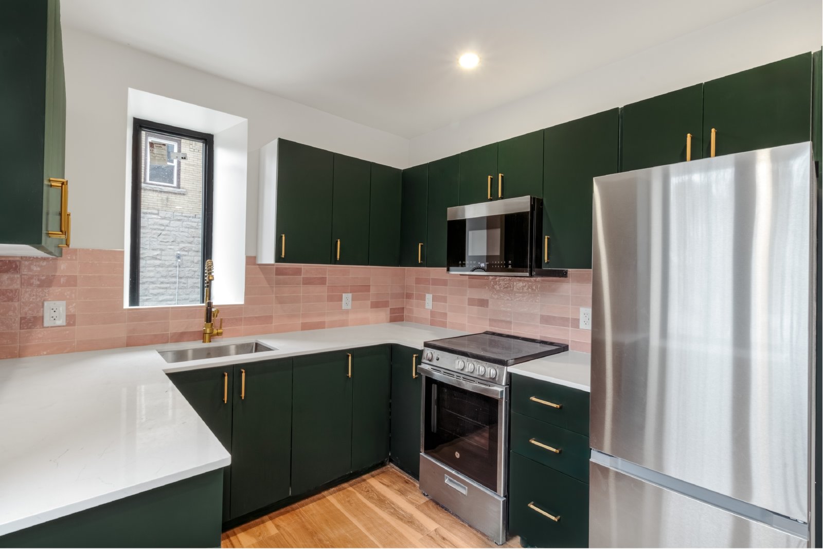 476 Rue Wilbrod Street - 101 property image
