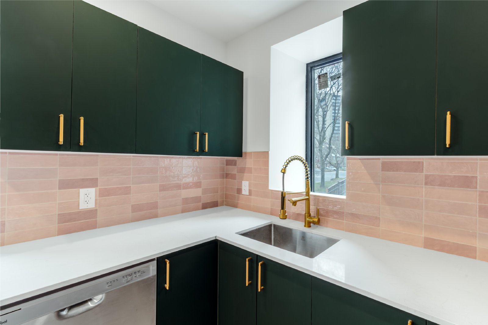 476 Rue Wilbrod Street - 101 property image