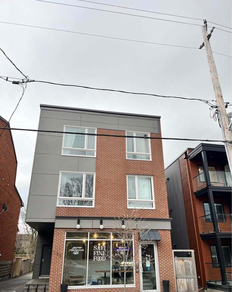 296 Rue Somerset Street East - 1 property image