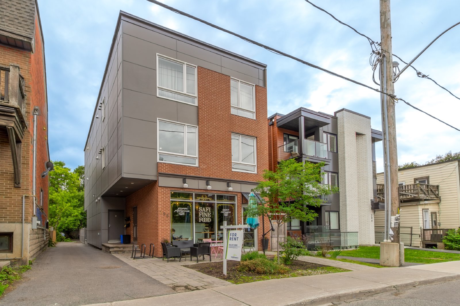 296 Rue Somerset Street East - 1 property image