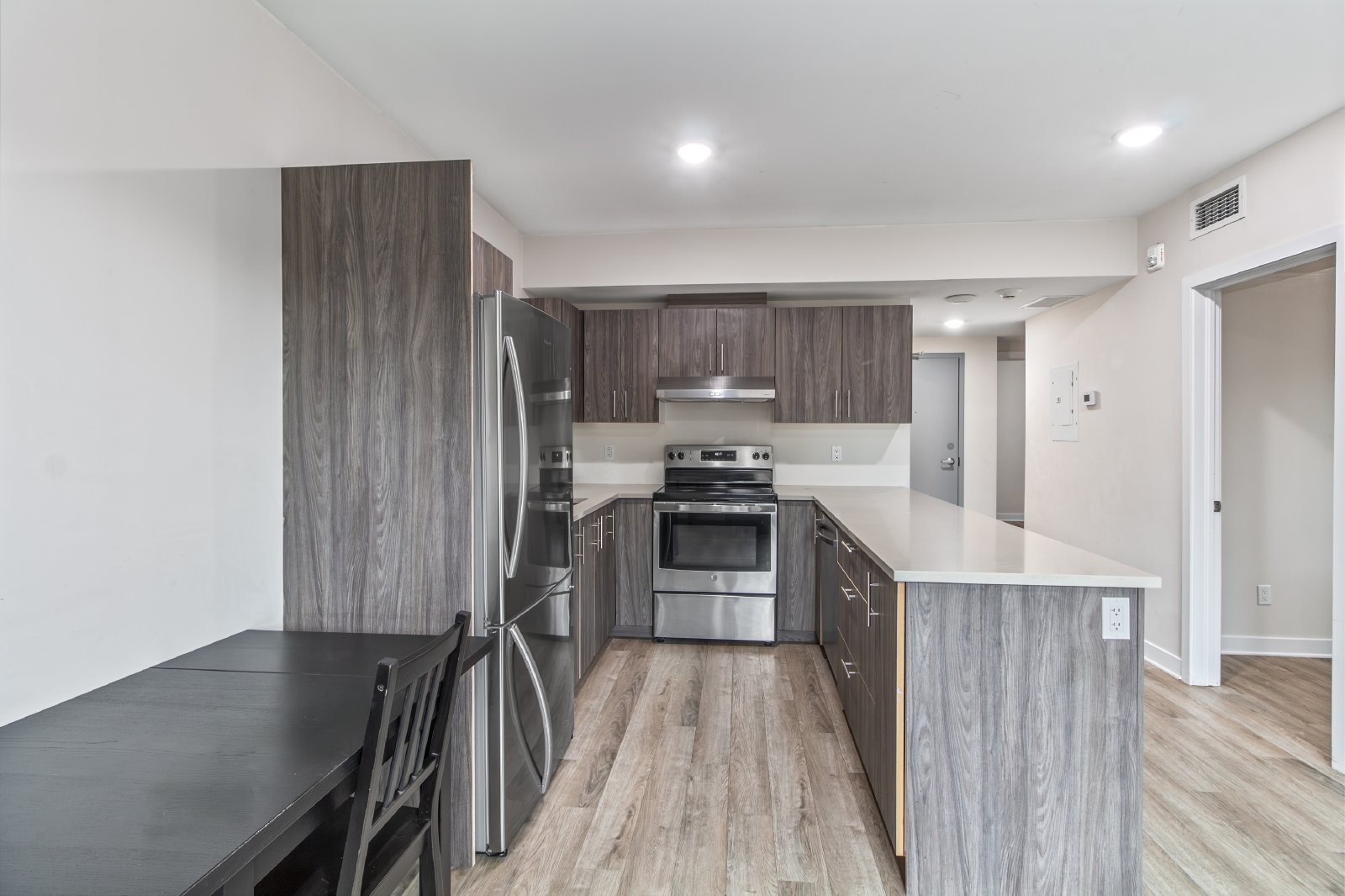 296 Rue Somerset Street East - 2 property image