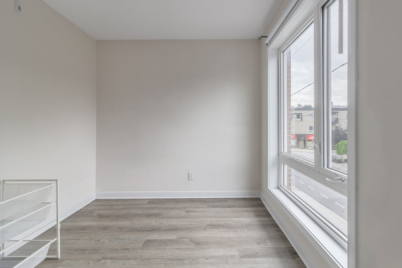296 Rue Somerset Street East - 2 property image