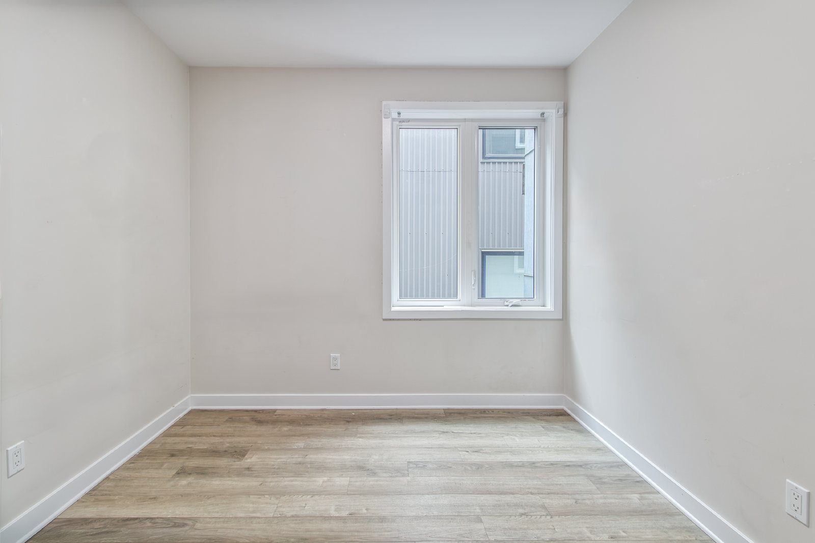 296 Rue Somerset Street East - 2 property image