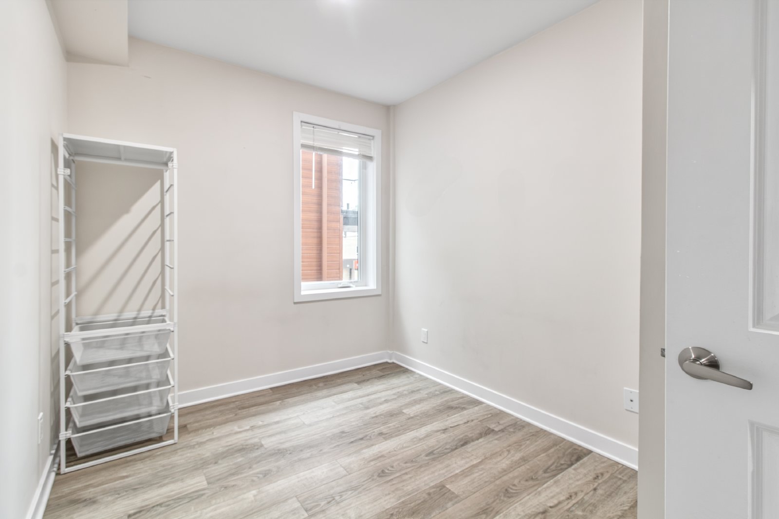 296 Rue Somerset Street East - 2 property image