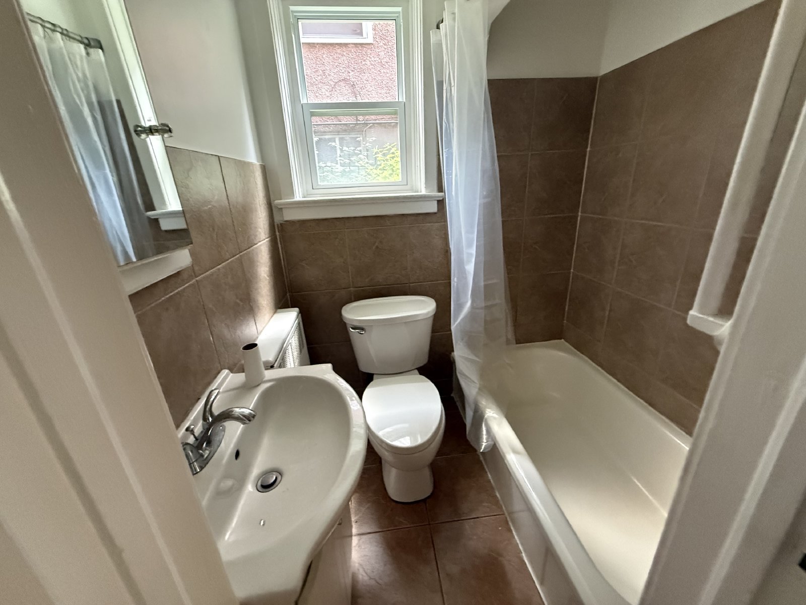 371 Churchill Avenue North - 2 property image