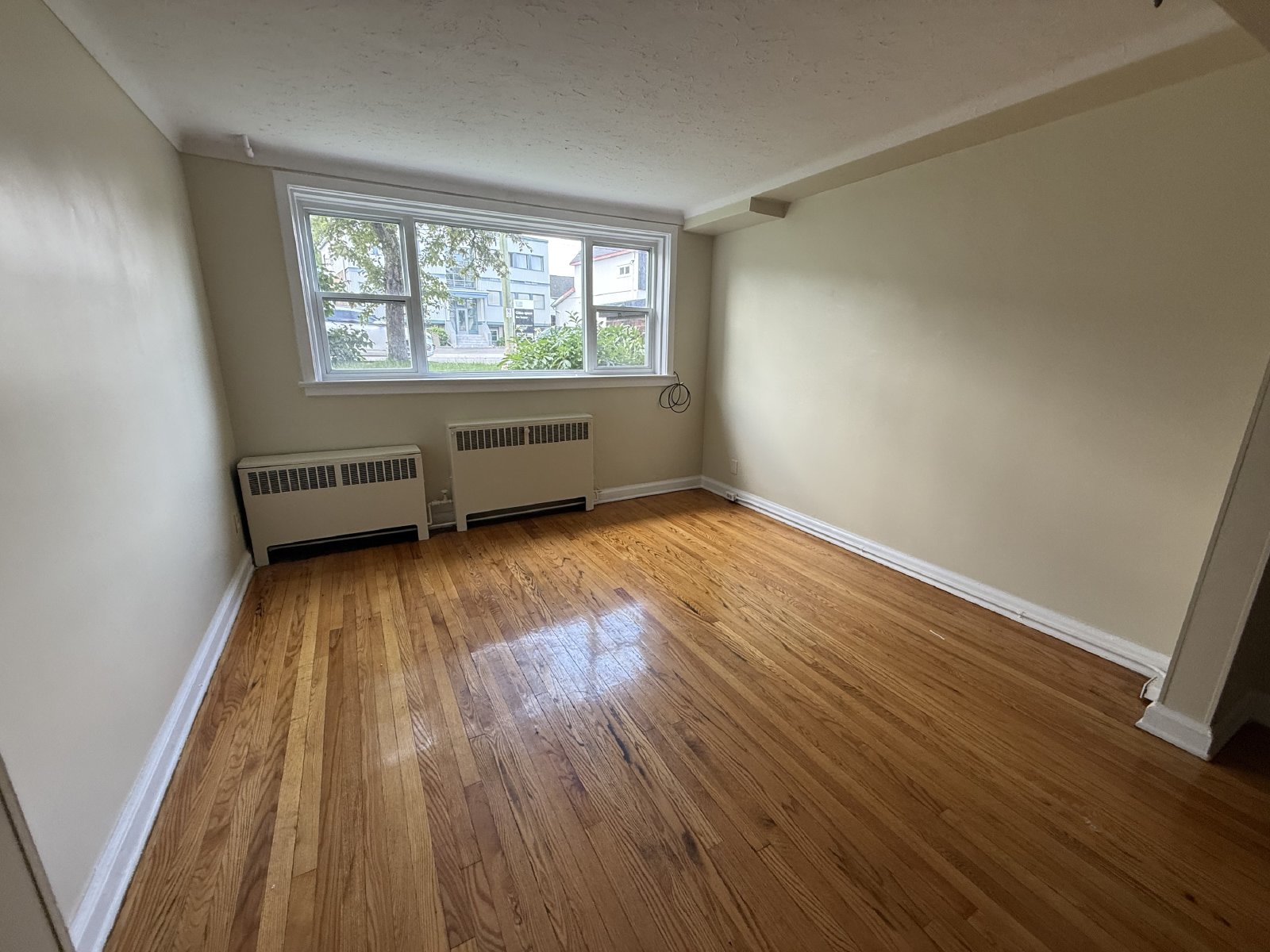 371 Churchill Avenue North - 2 property image