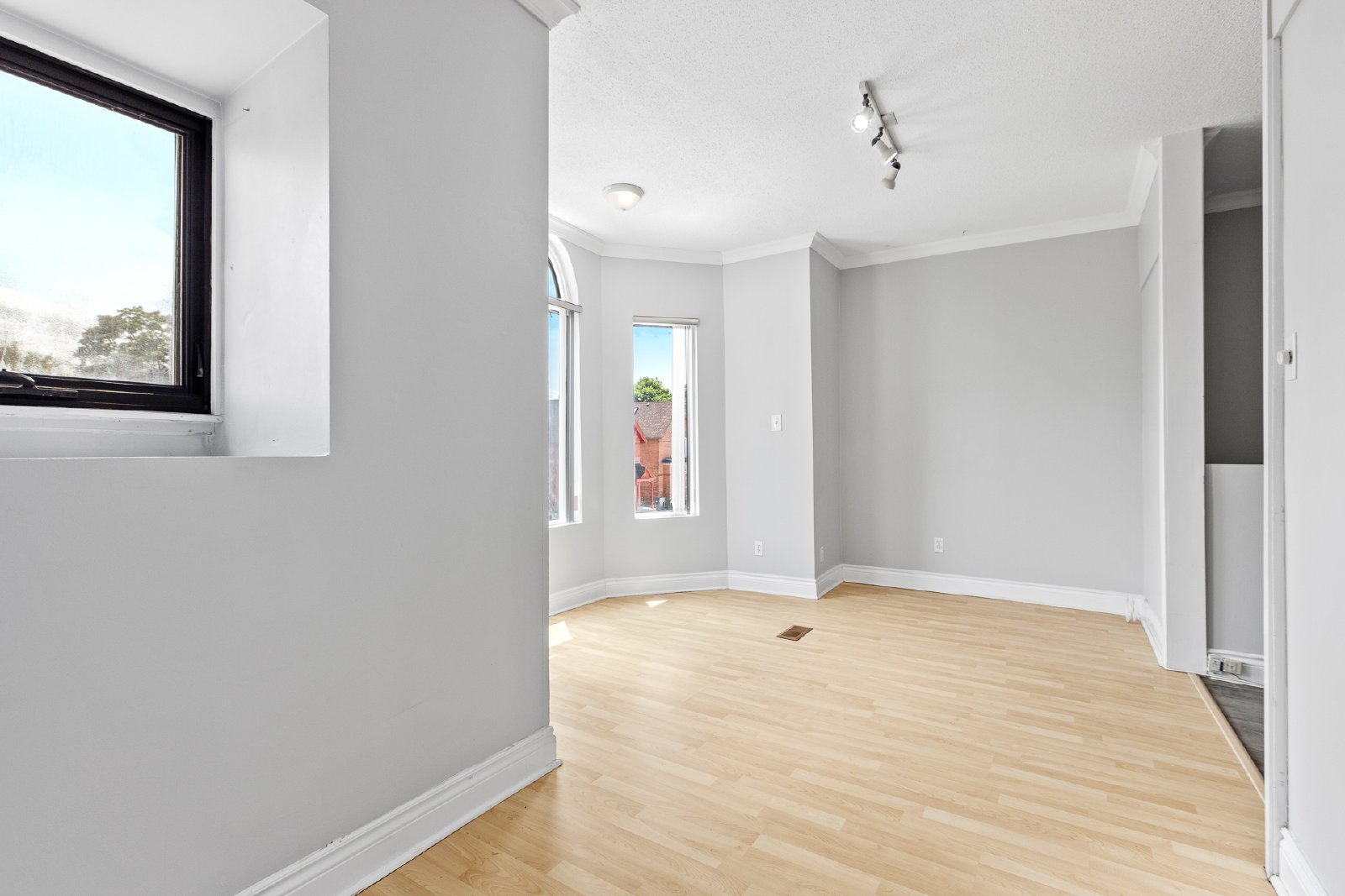 455 Somerset Street W - 2 property image