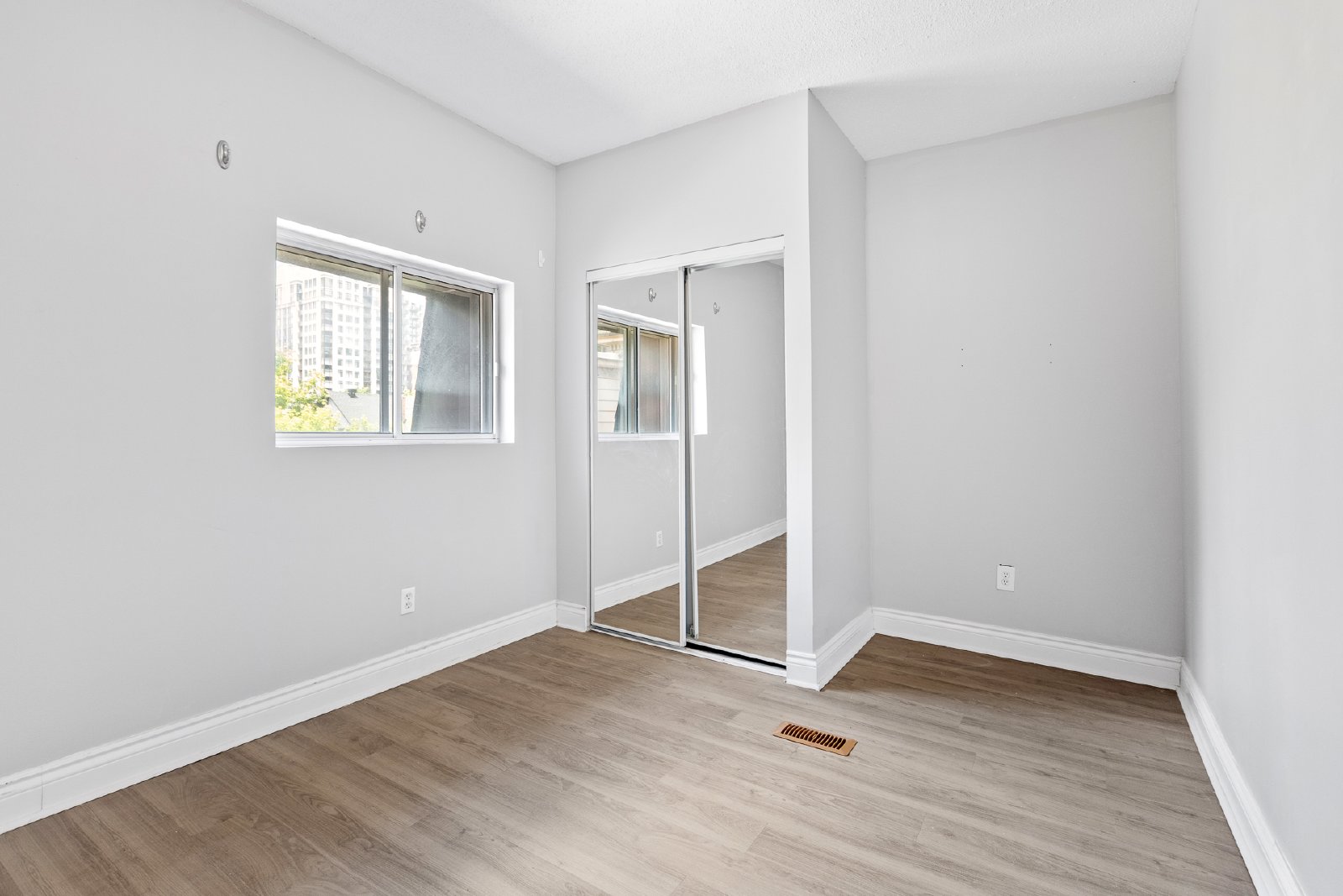 455 Somerset Street W - 2 property image