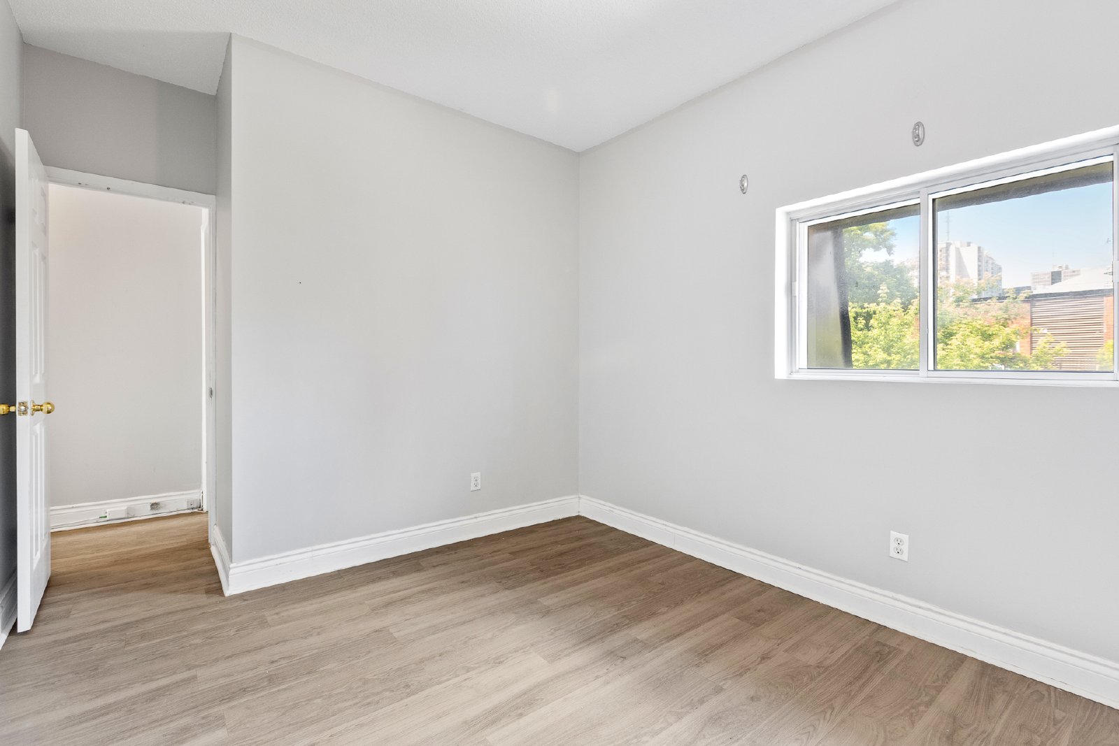 455 Somerset Street W - 2 property image