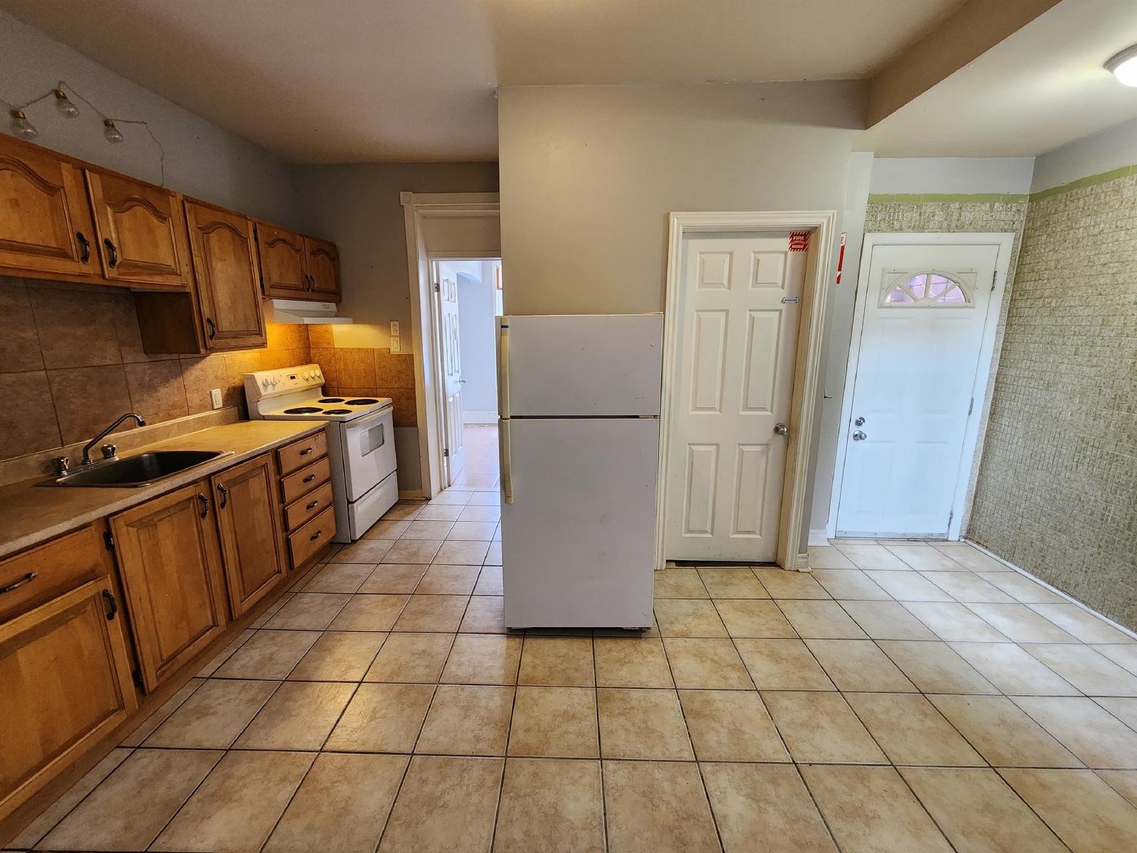 865 Somerset Street W - 2 property image