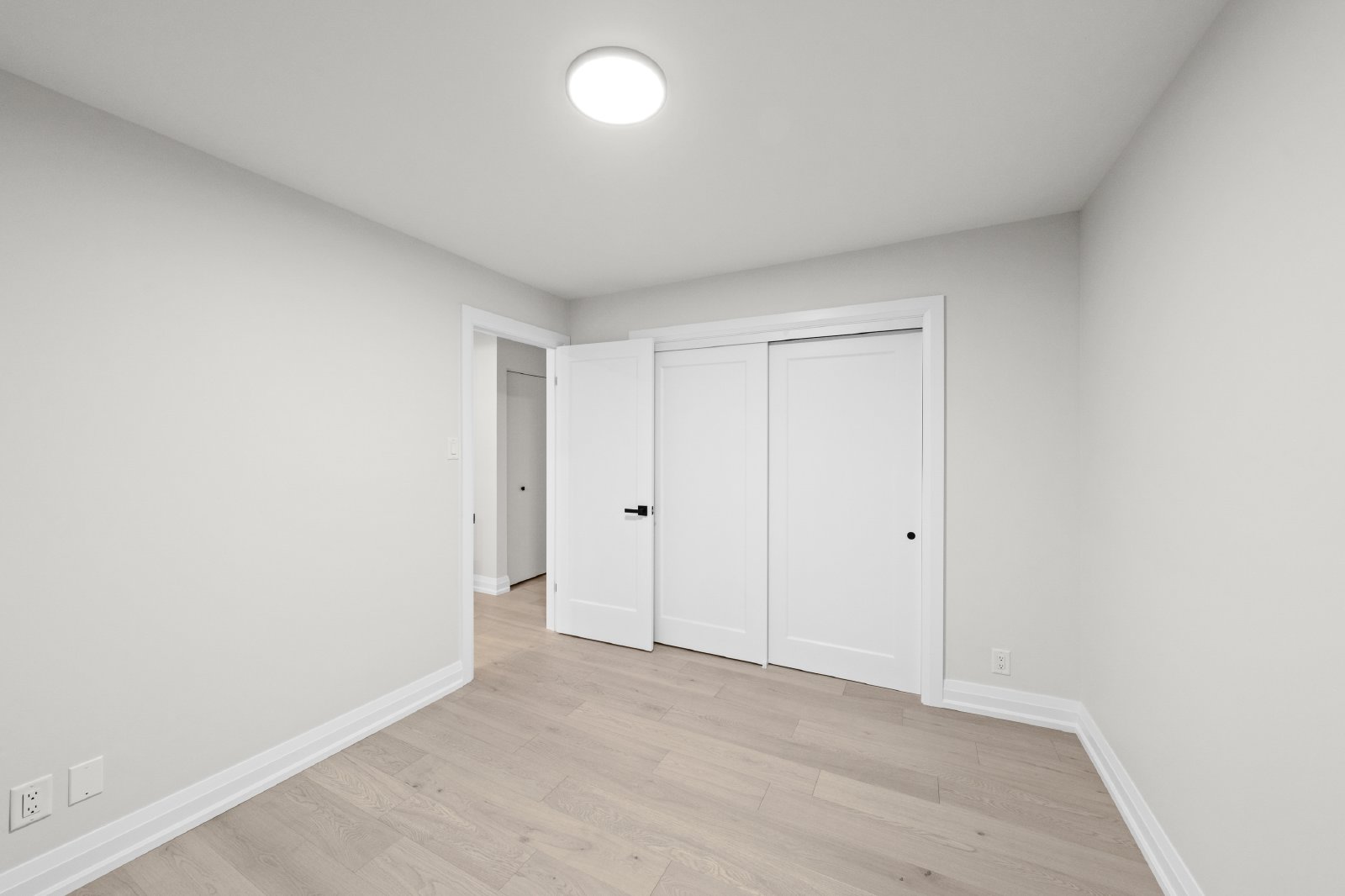 660 Hochelaga Street - 38 property image