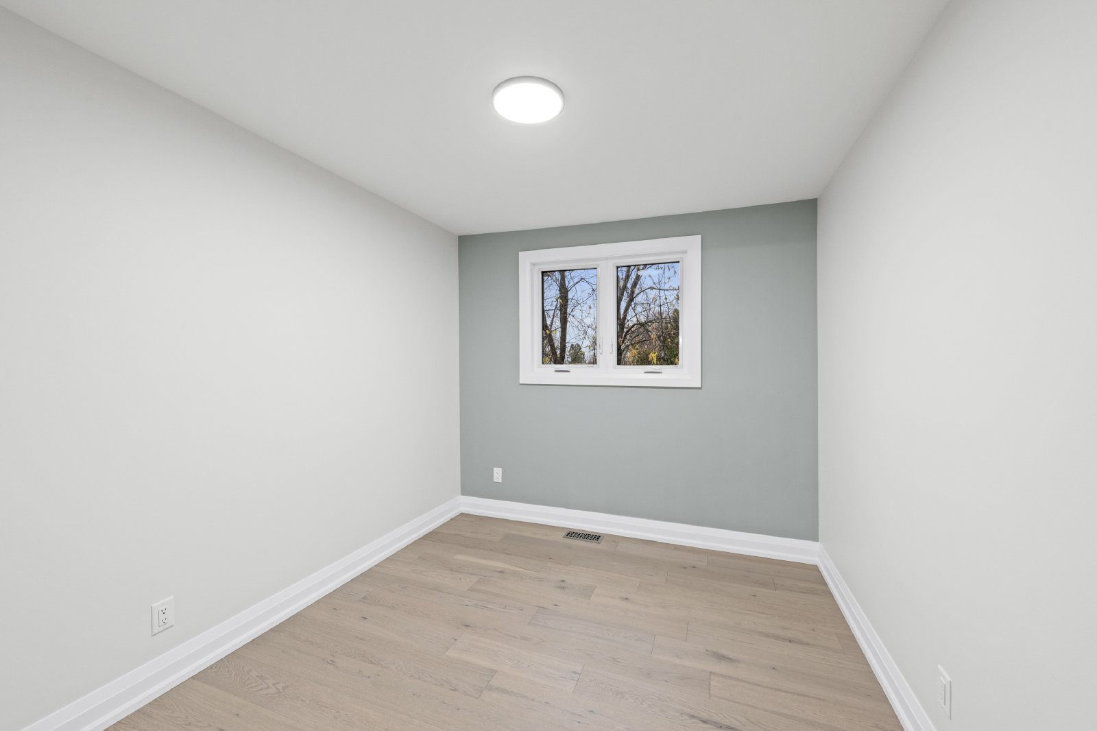 660 Hochelaga Street - 38 property image