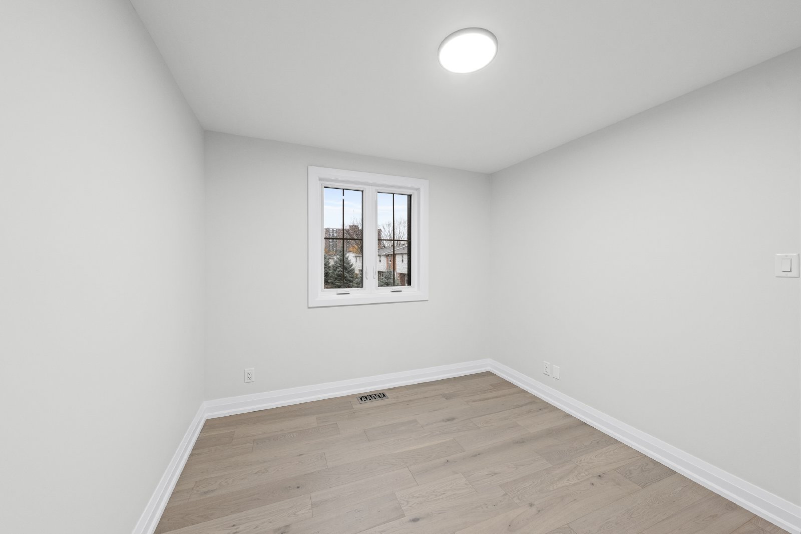660 Hochelaga Street - 38 property image