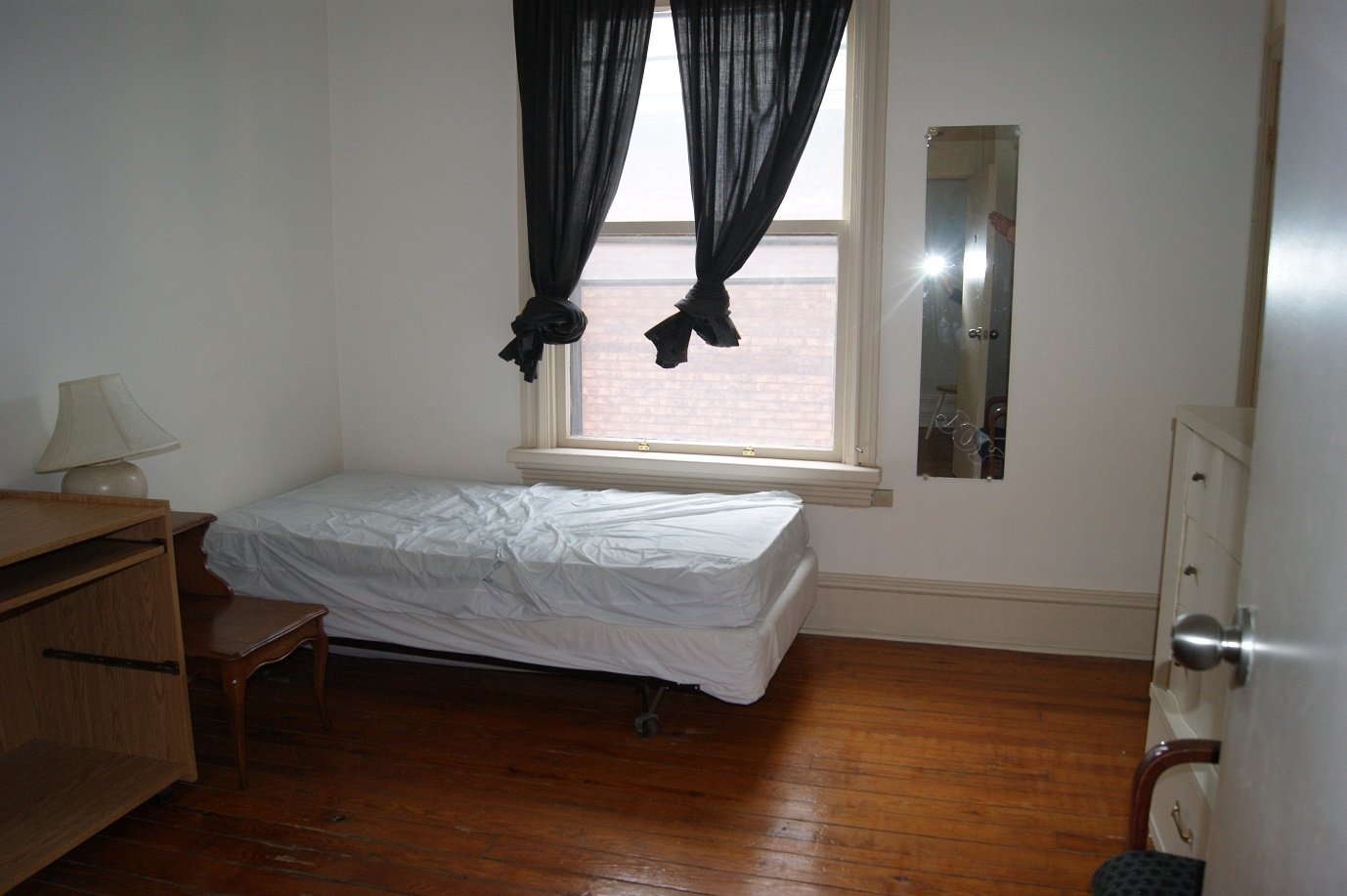 477 Slater Street - Room B property image