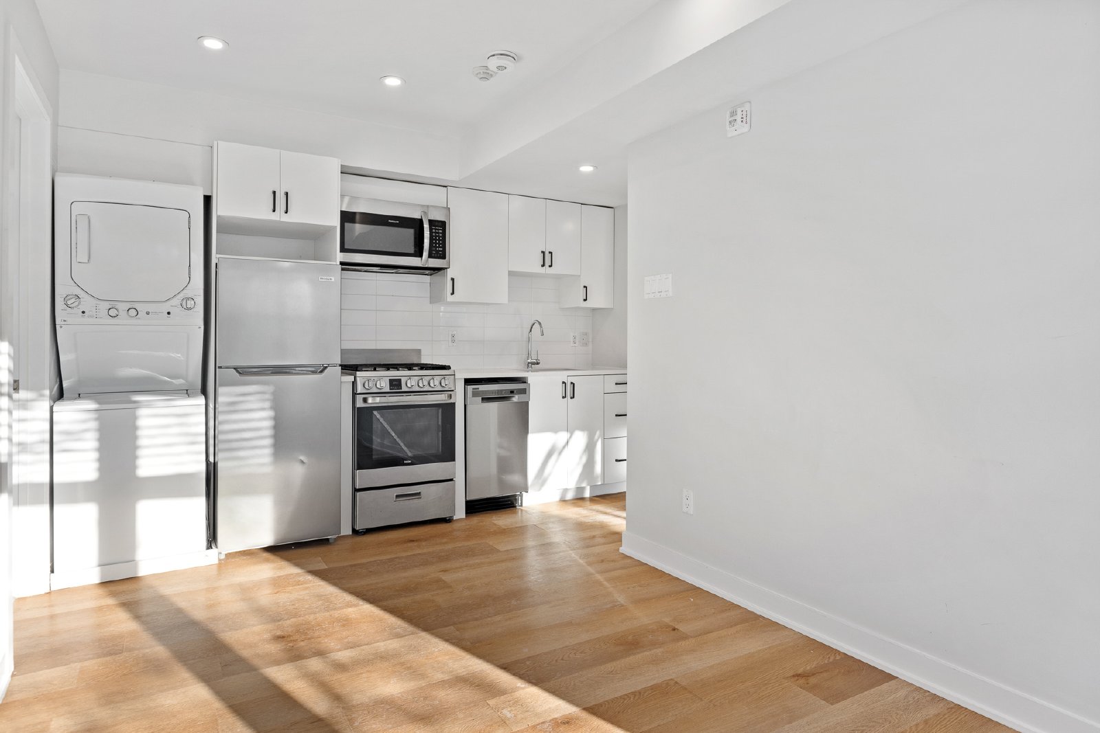 689 Churchill Avenue North - 201 property image