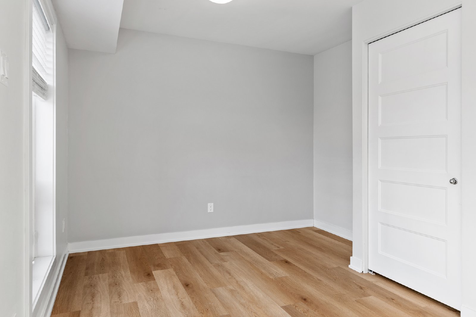 689 Churchill Avenue North - 201 property image