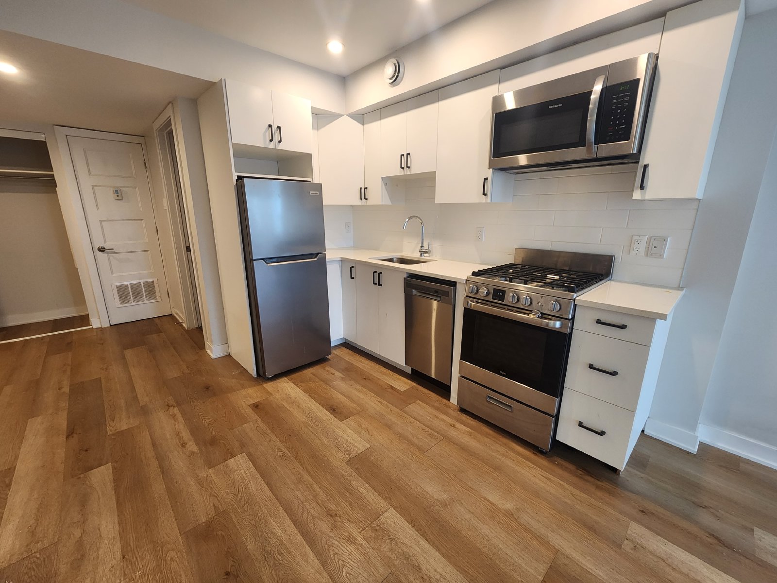 689 Churchill Avenue North - 302 property image