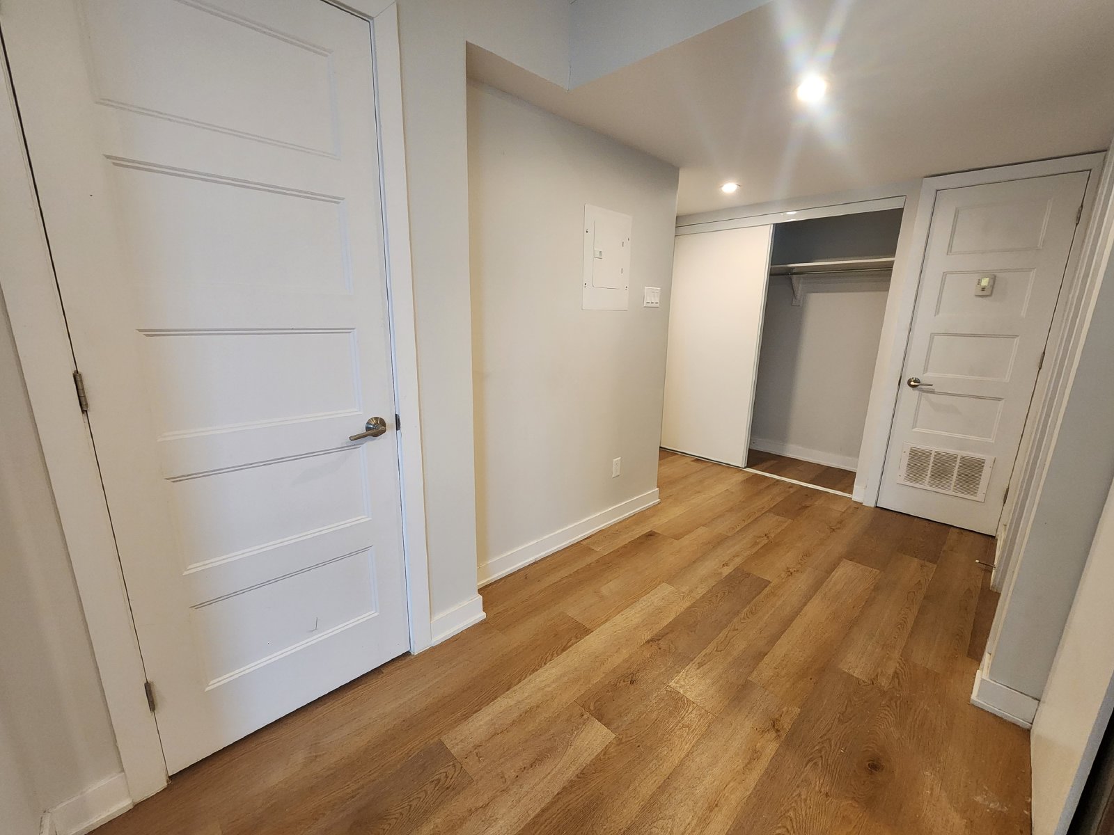 689 Churchill Avenue North - 302 property image