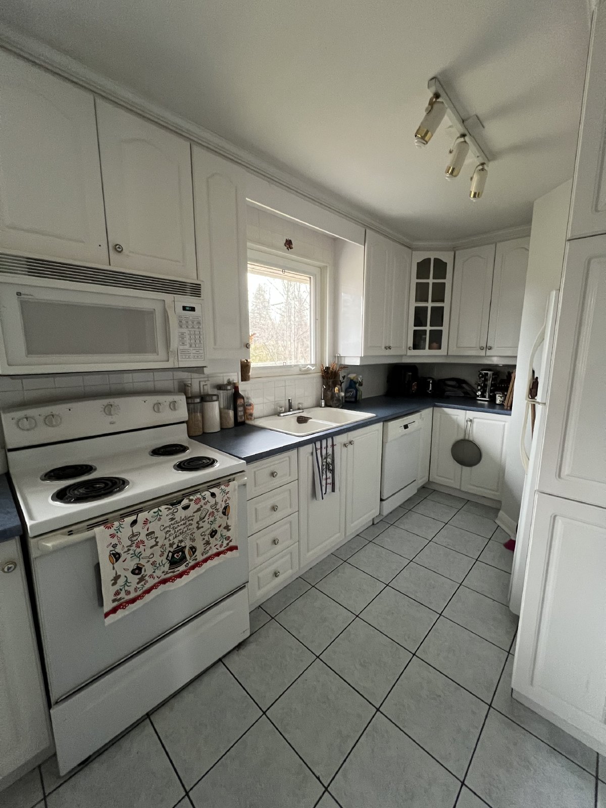 49 Meadowlands Drive West - 1 property image