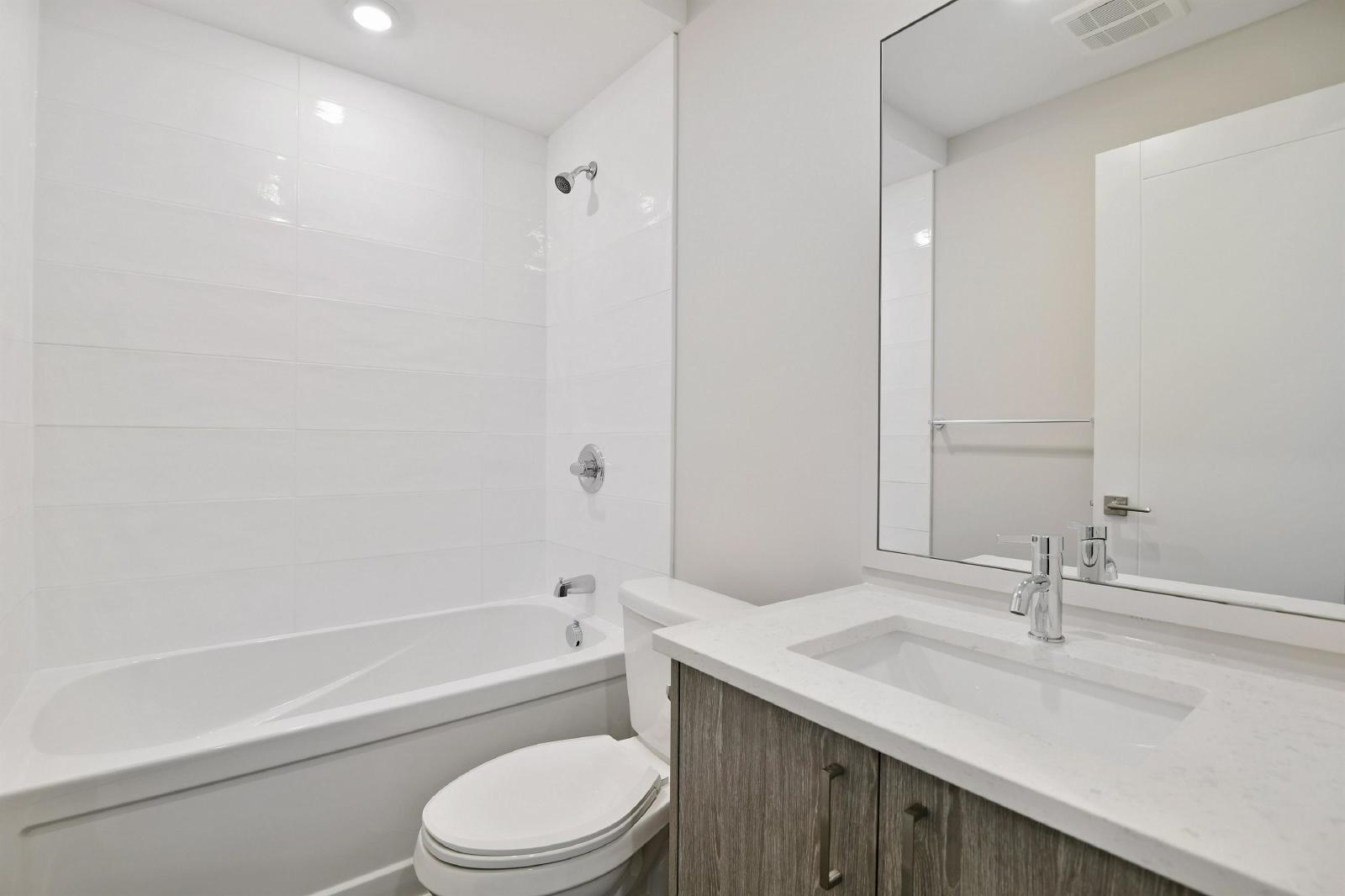 16 Champagne Avenue South - 305 property image