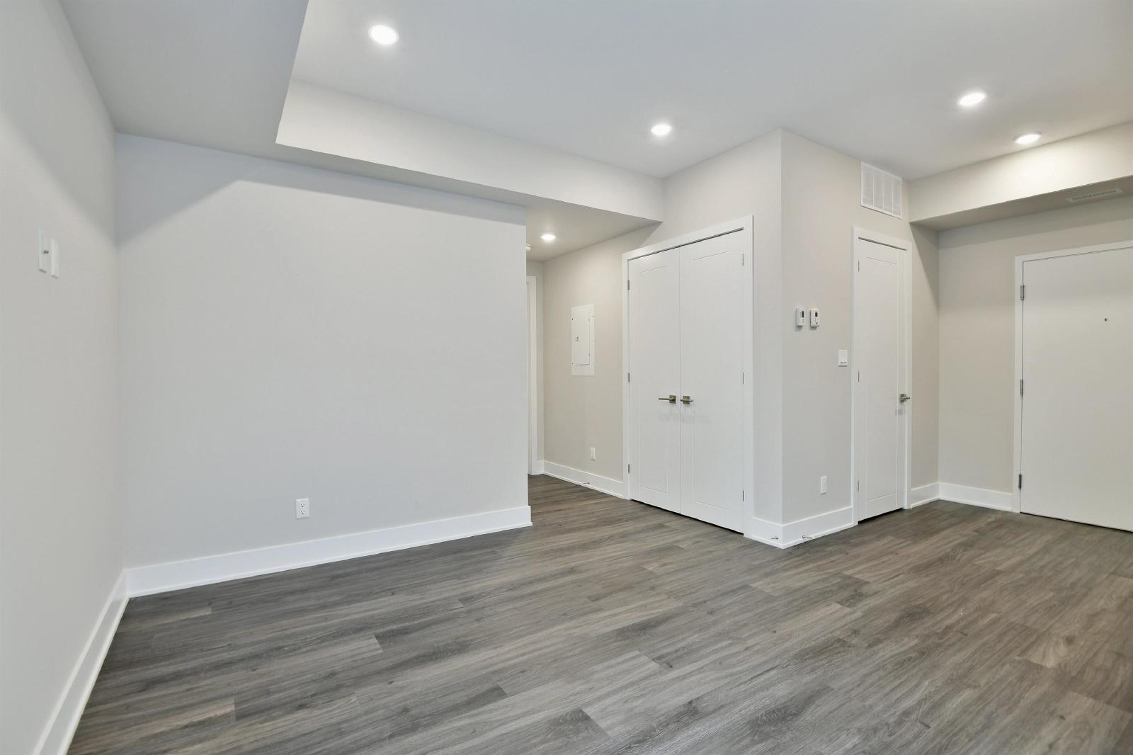 16 Champagne Avenue South - 305 property image