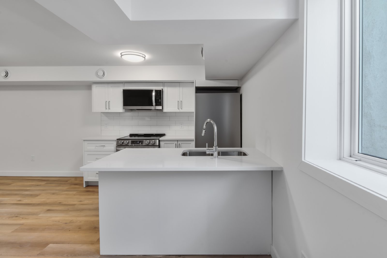 294 Somerset Street East - 402 property image