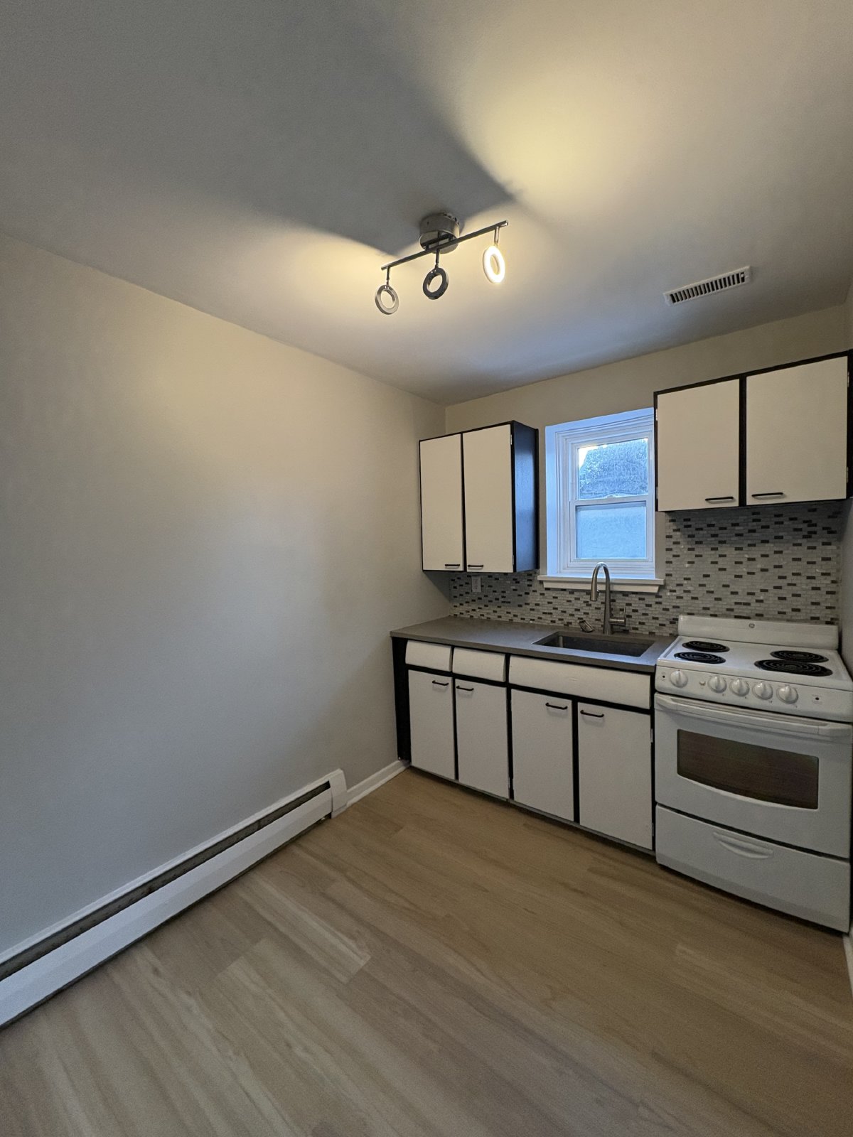 100 Waverley Street - 1 property image