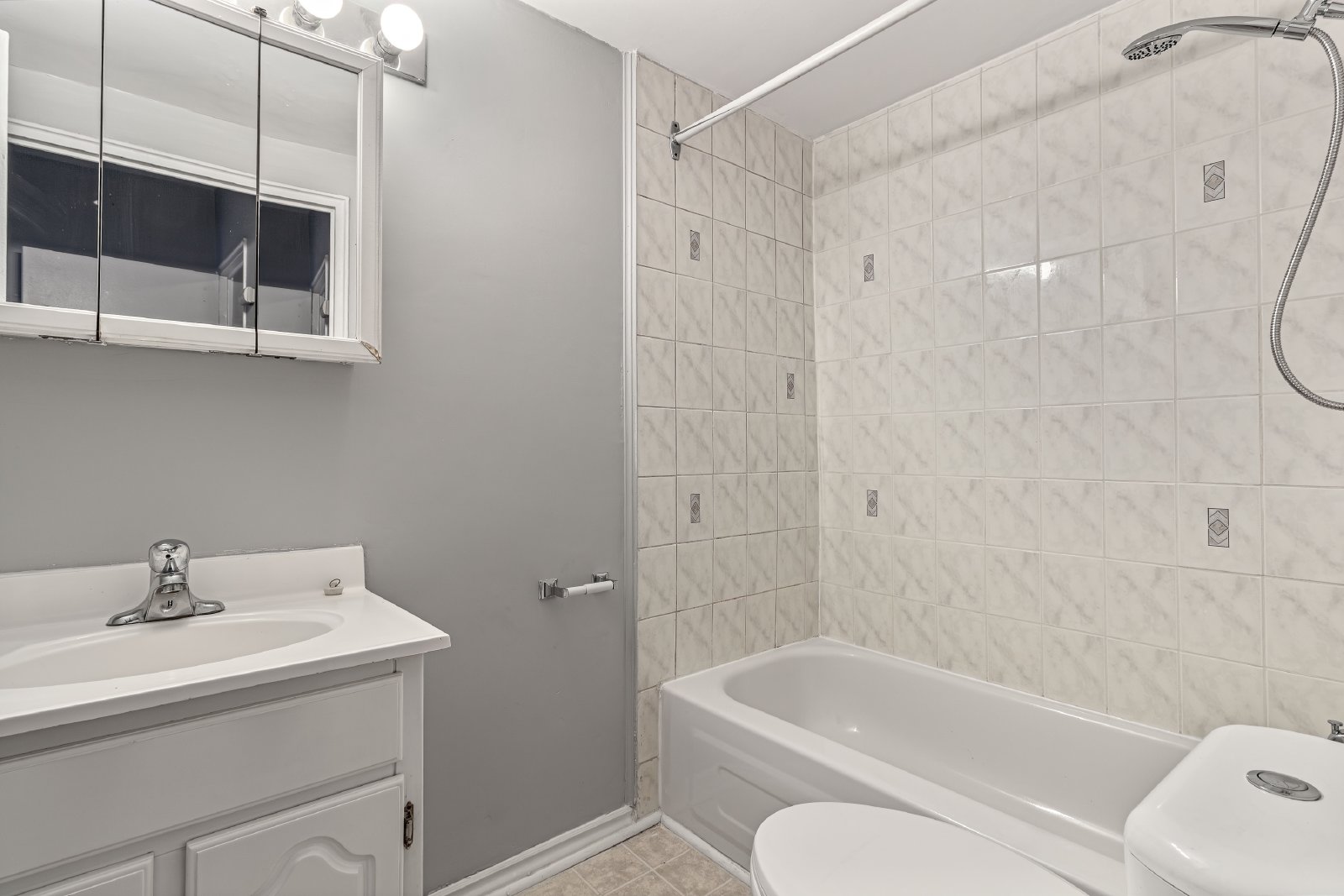 420 Gilmour Street - 101 property image