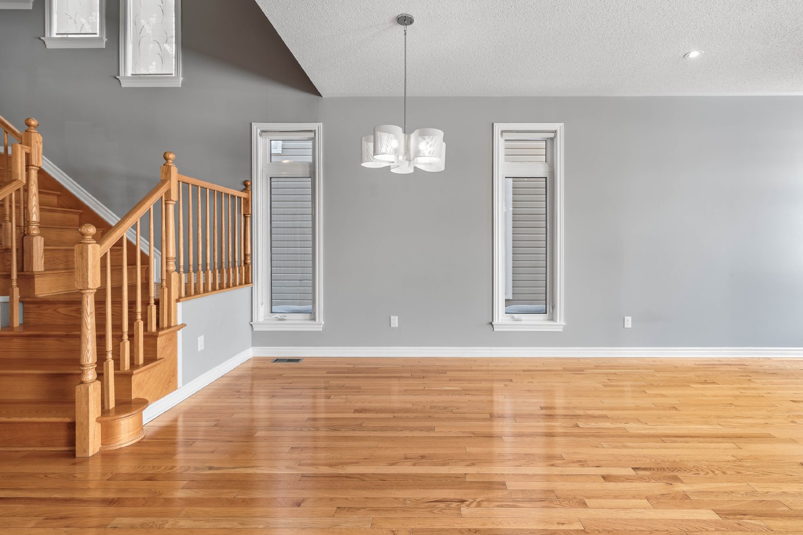 516 Carina Crescent - 1 property image