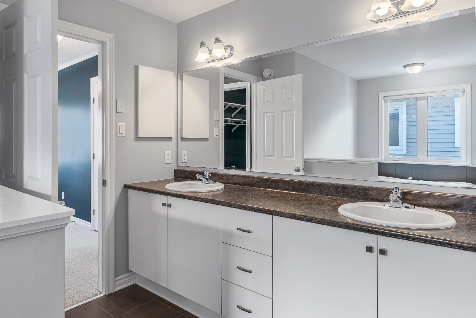 516 Carina Crescent - 1 property image