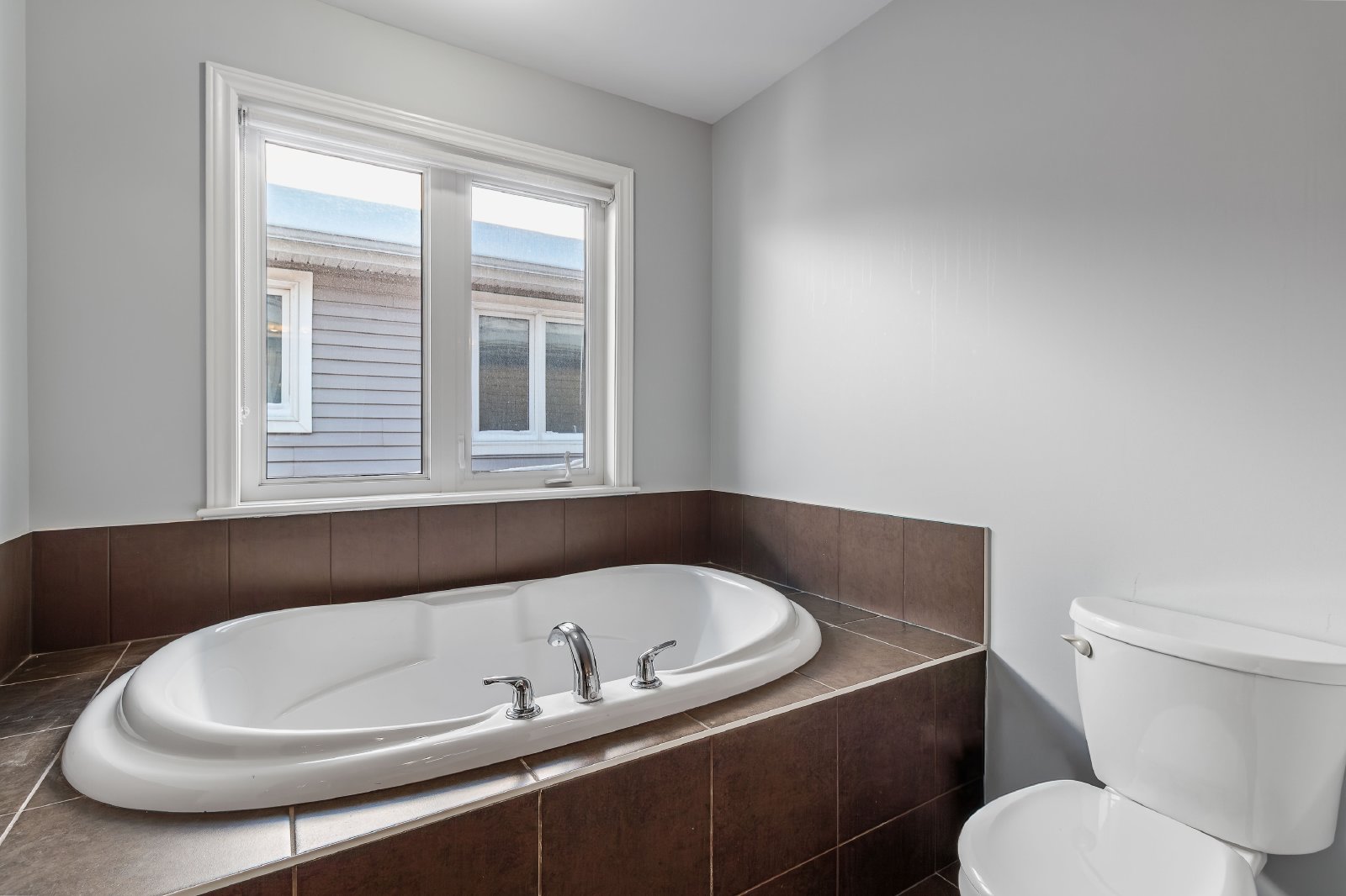 516 Carina Crescent - 1 property image