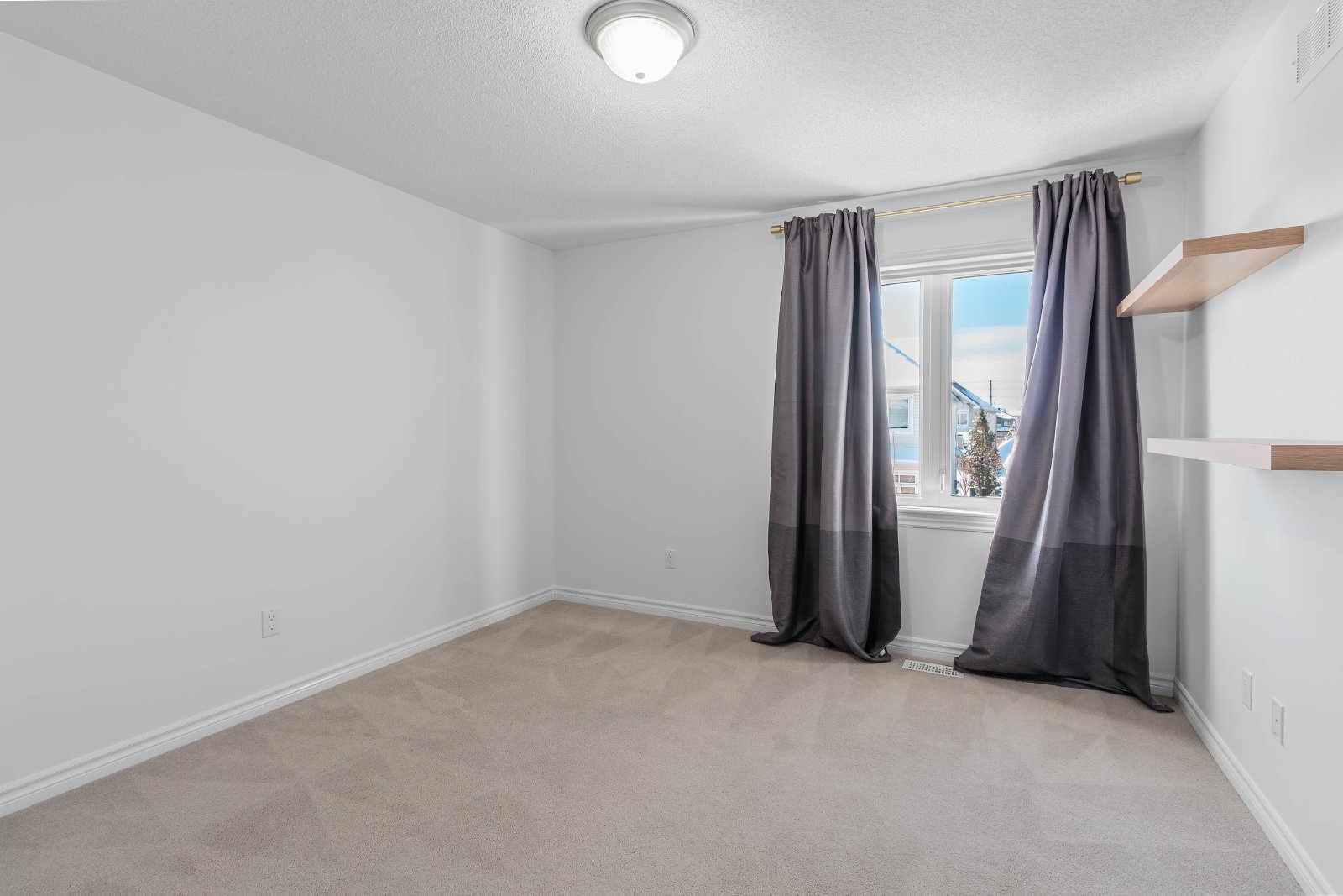 516 Carina Crescent - 1 property image